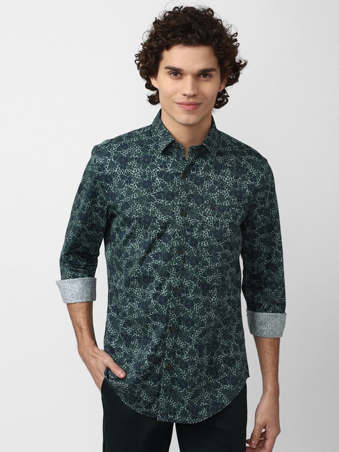 

Peter England Casuals Men Green Slim Fit Floral Printed Cotton Casual Shirt