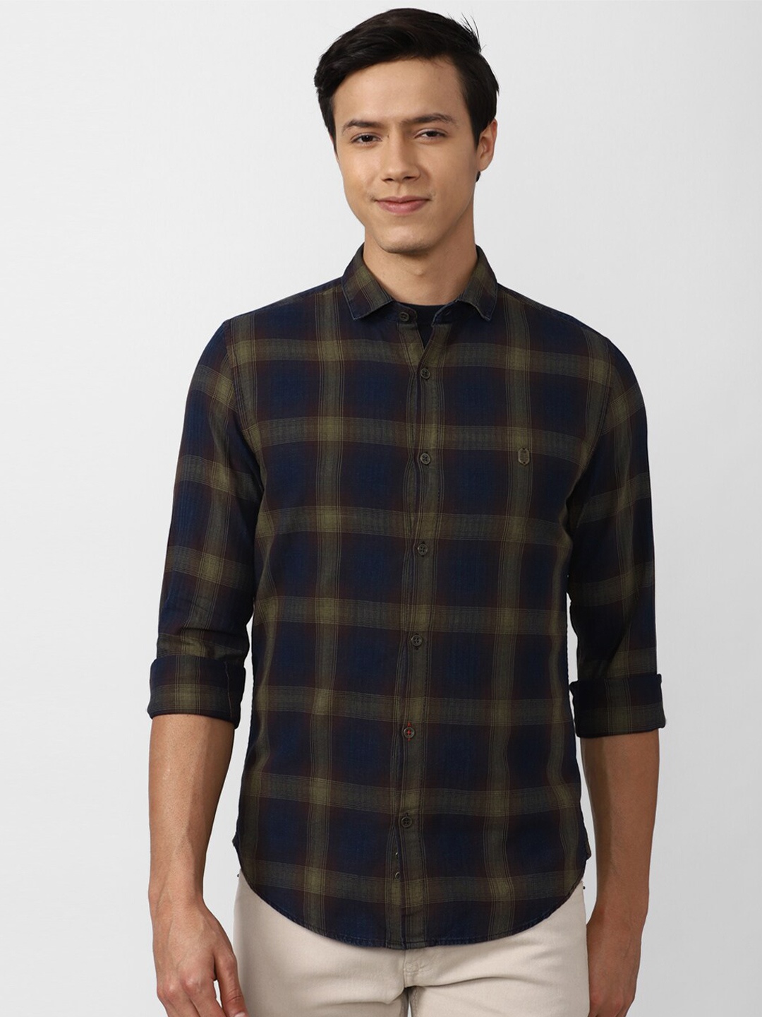 

Peter England Casuals Men Navy Blue Slim Fit Checked Cotton Casual Shirt