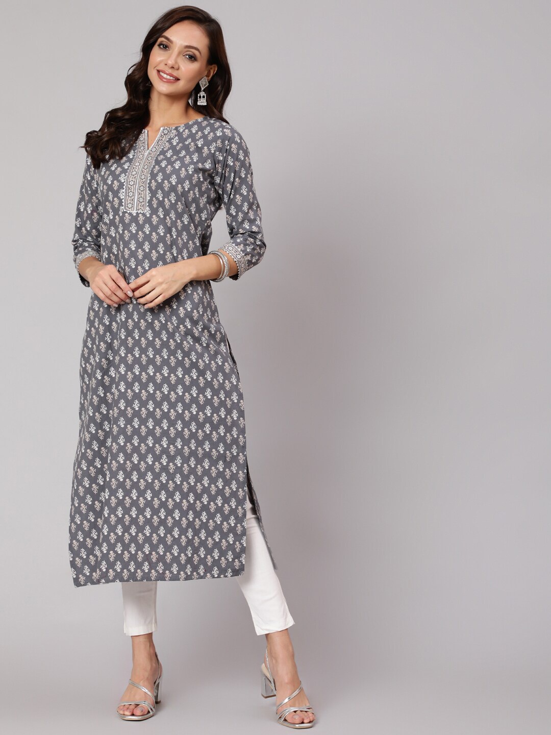 

Nayo Women Paisley Printed Gotta Patti Pure Cotton Kurta, Grey
