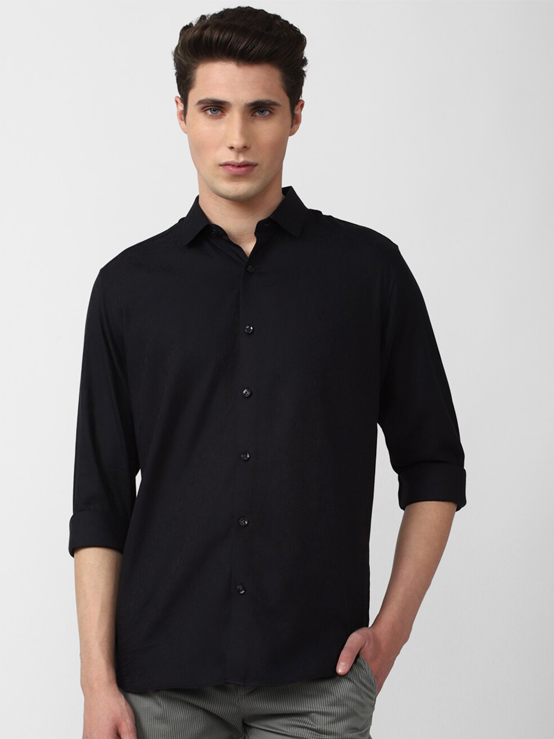 

V Dot Men Black Slim Fit Solid Pure Cotton Casual Shirt