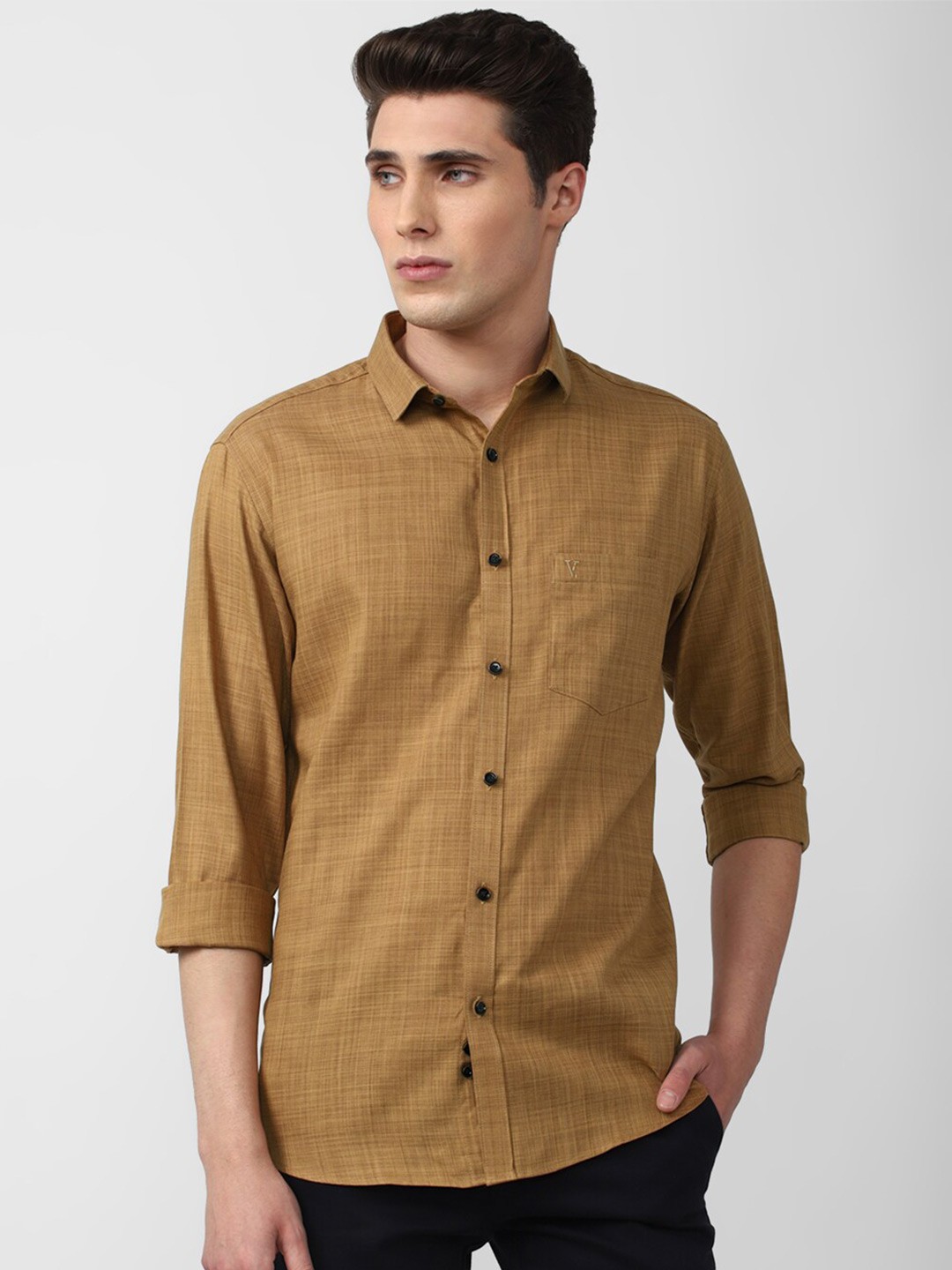 

V Dot Men Khaki Slim Fit Solid Casual Shirt