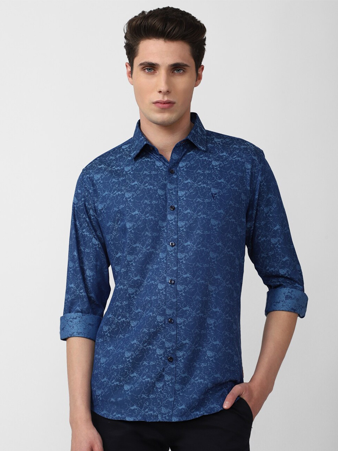 

V Dot Men Slim Fit Printed Pure Cotton Casual Shirt, Blue