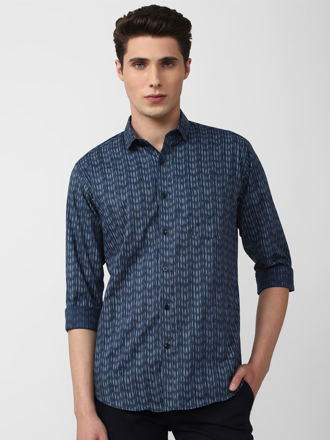 

V Dot Men Navy Blue Slim Fit Printed Pure Cotton Casual Shirt