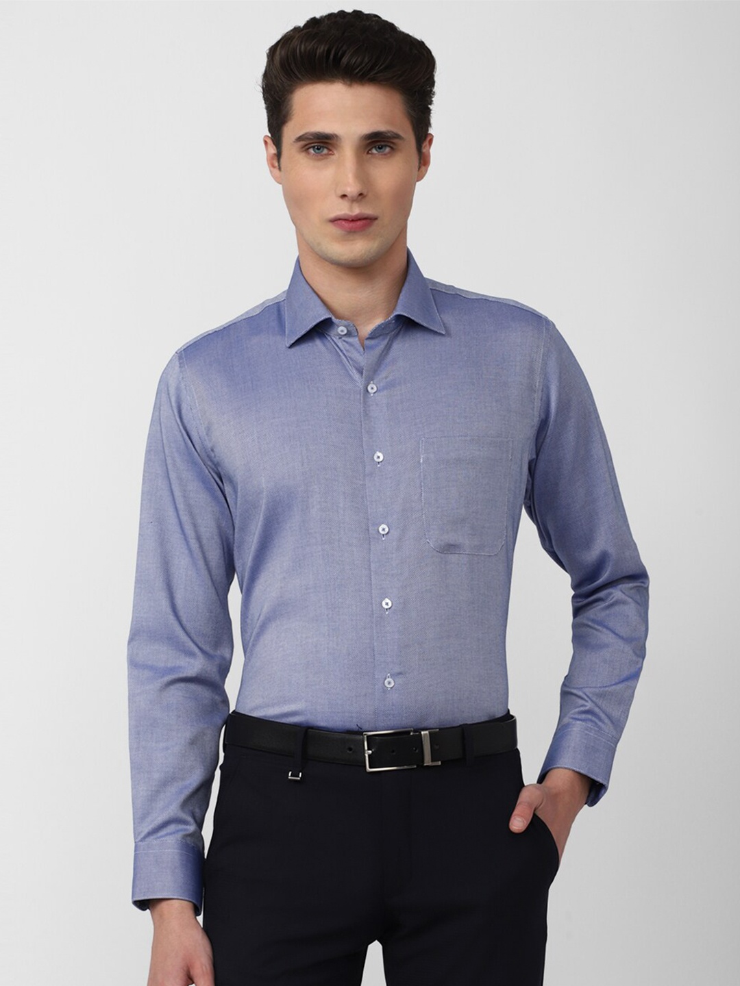 

Van Heusen Durapress Men Blue Slim Fit Pure Cotton Wrinkle Resistant & Easy Care Formal Shirt