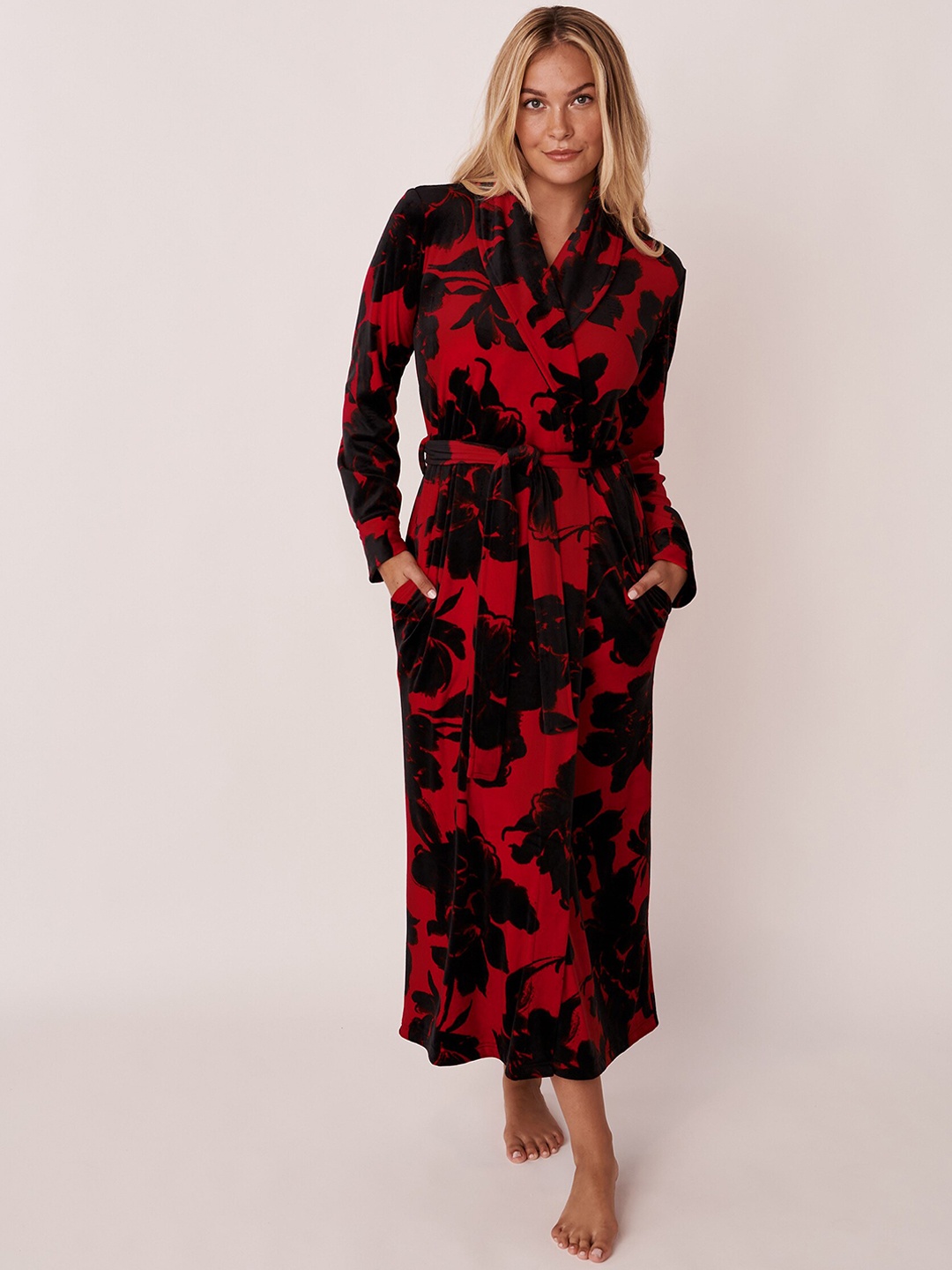 

La Vie en Rose Women Red & Black Printed Maxi-Length Robe