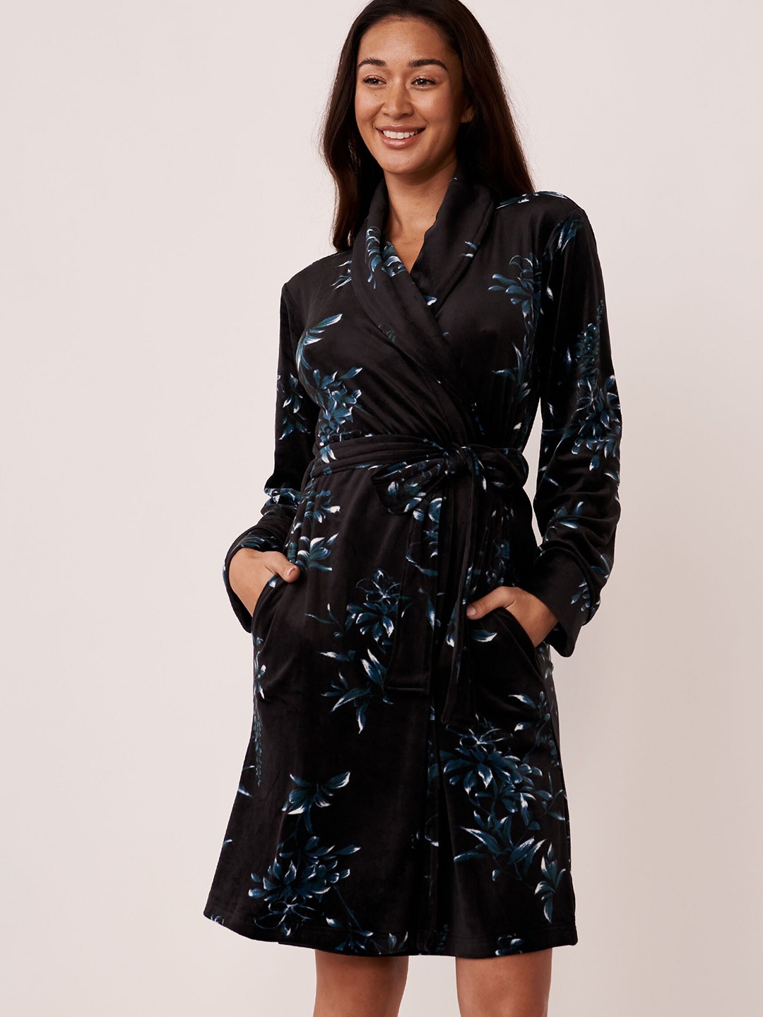 

La Vie en Rose Women Black & White Printed Robe