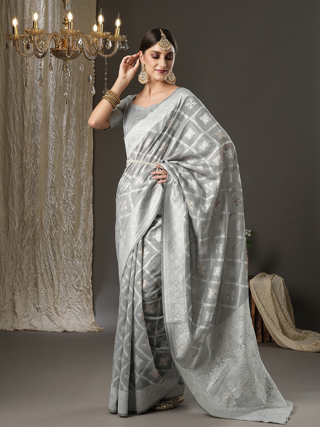 

Mitera Grey & Silver-Toned Ethnic Motifs Zari Silk Cotton Banarasi Saree