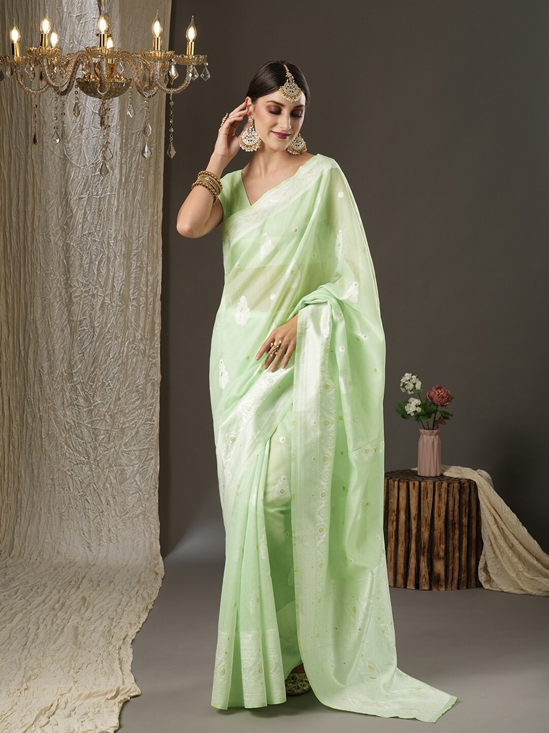 

Mitera Green & Silver-Toned Ethnic Motifs Zari Silk Cotton Banarasi Saree