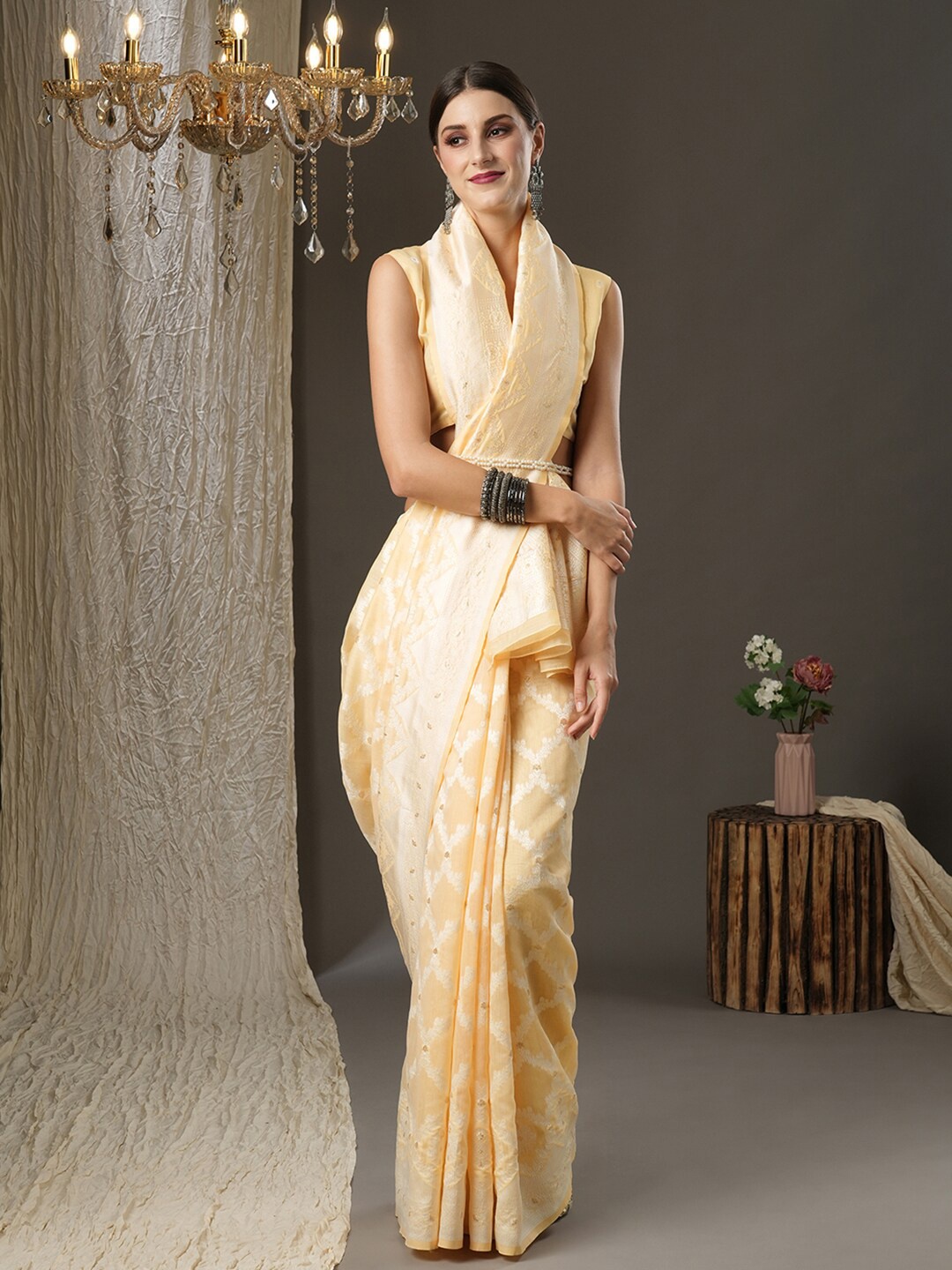 

Mitera Yellow & Silver-Toned Ethnic Motifs Zari Silk Cotton Banarasi Saree
