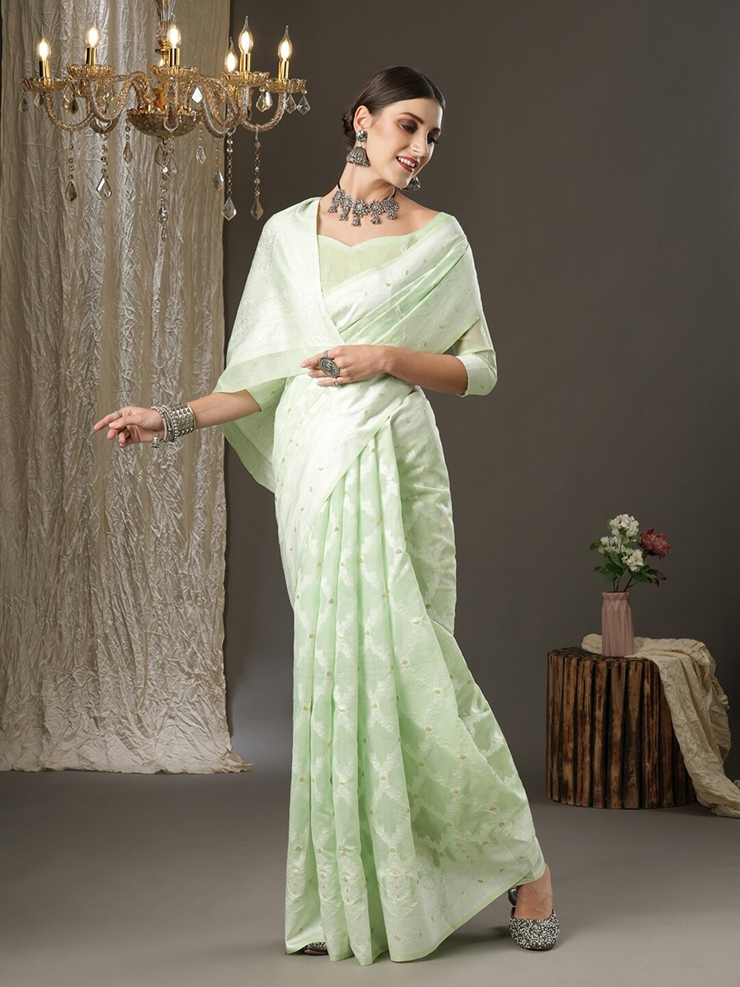 

Mitera Green & Silver-Toned Ethnic Motifs Zari Silk Cotton Banarasi Saree