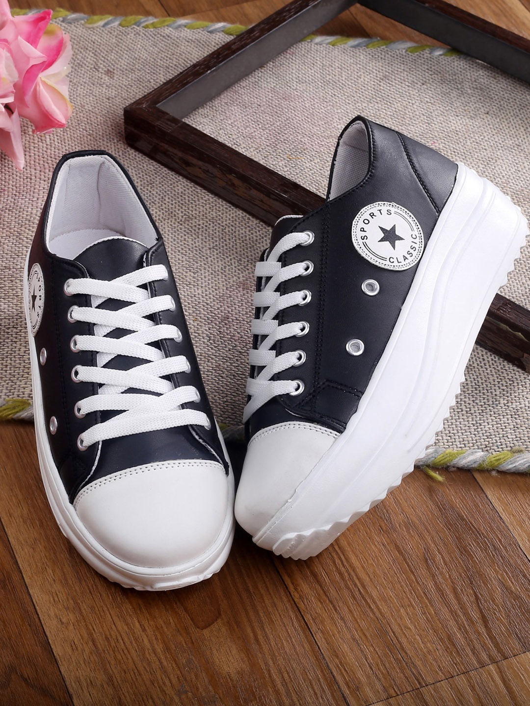 

BOOTCO Women Black & White Colourblocked Lace-Ups Sneakers