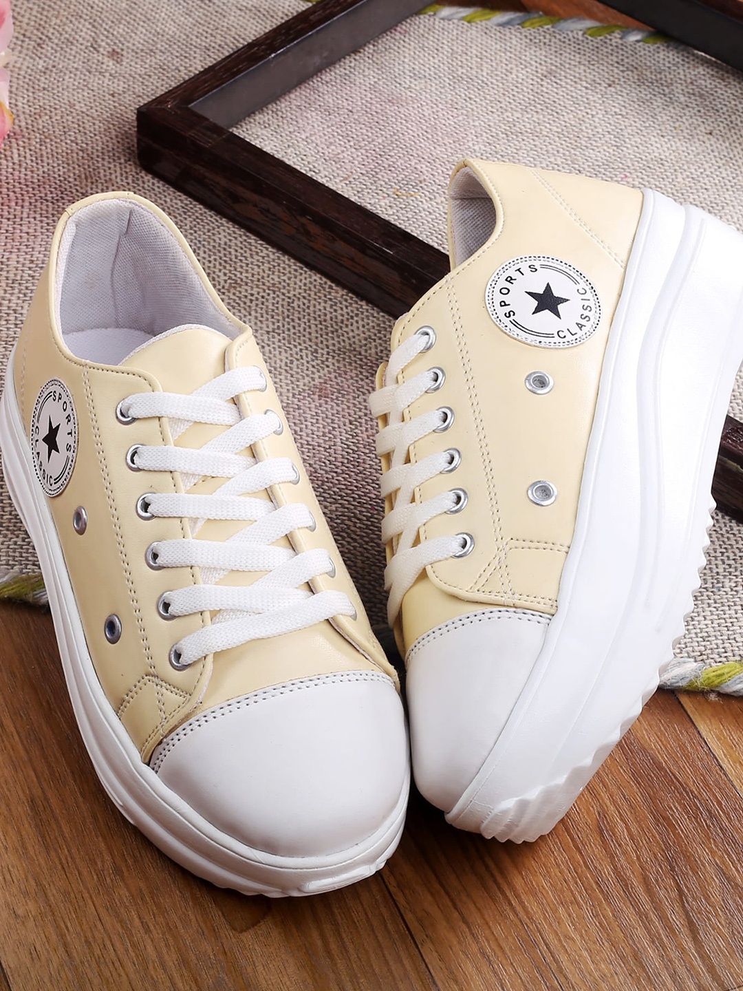 

BOOTCO Women Beige & White Colourblocked Lace-Ups Sneakers