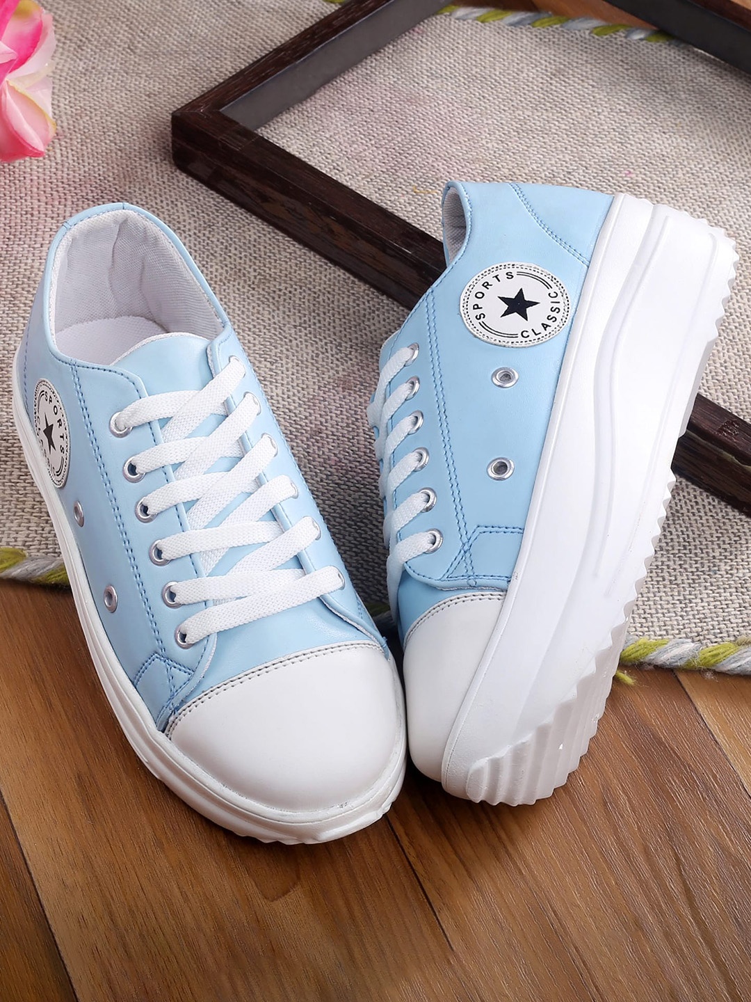 

BOOTCO Women Turquoise Blue & White Colourblocked Lace-Ups Sneakers
