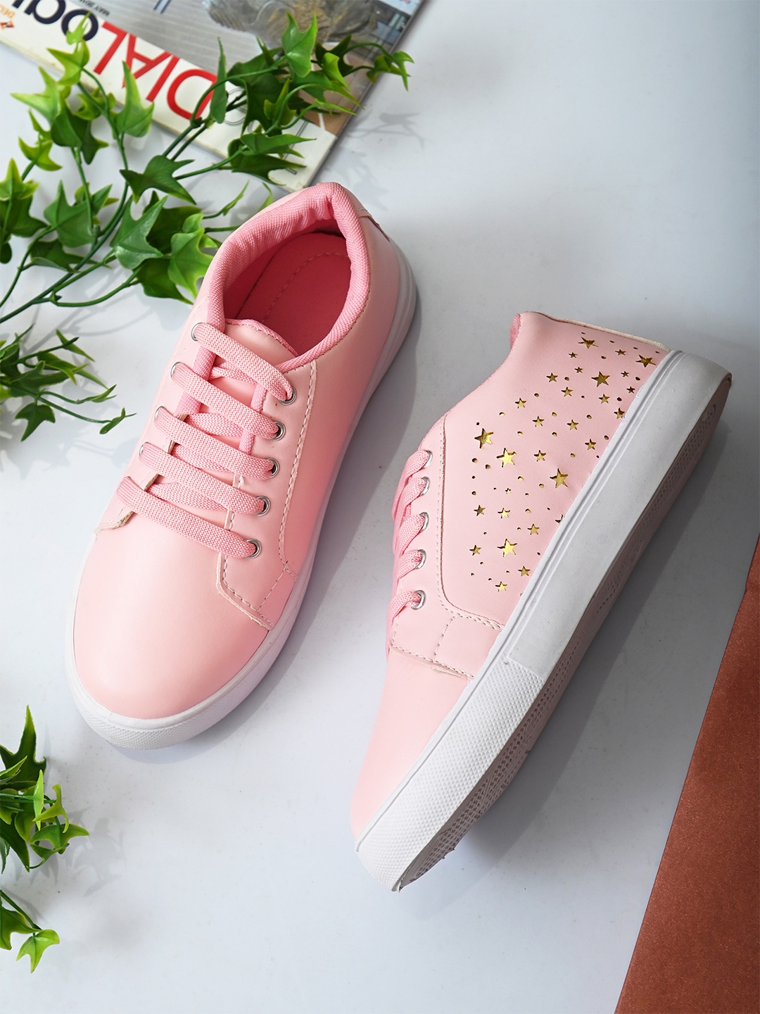 

BOOTCO Women Pink Embellished Lace-Ups Sneakers