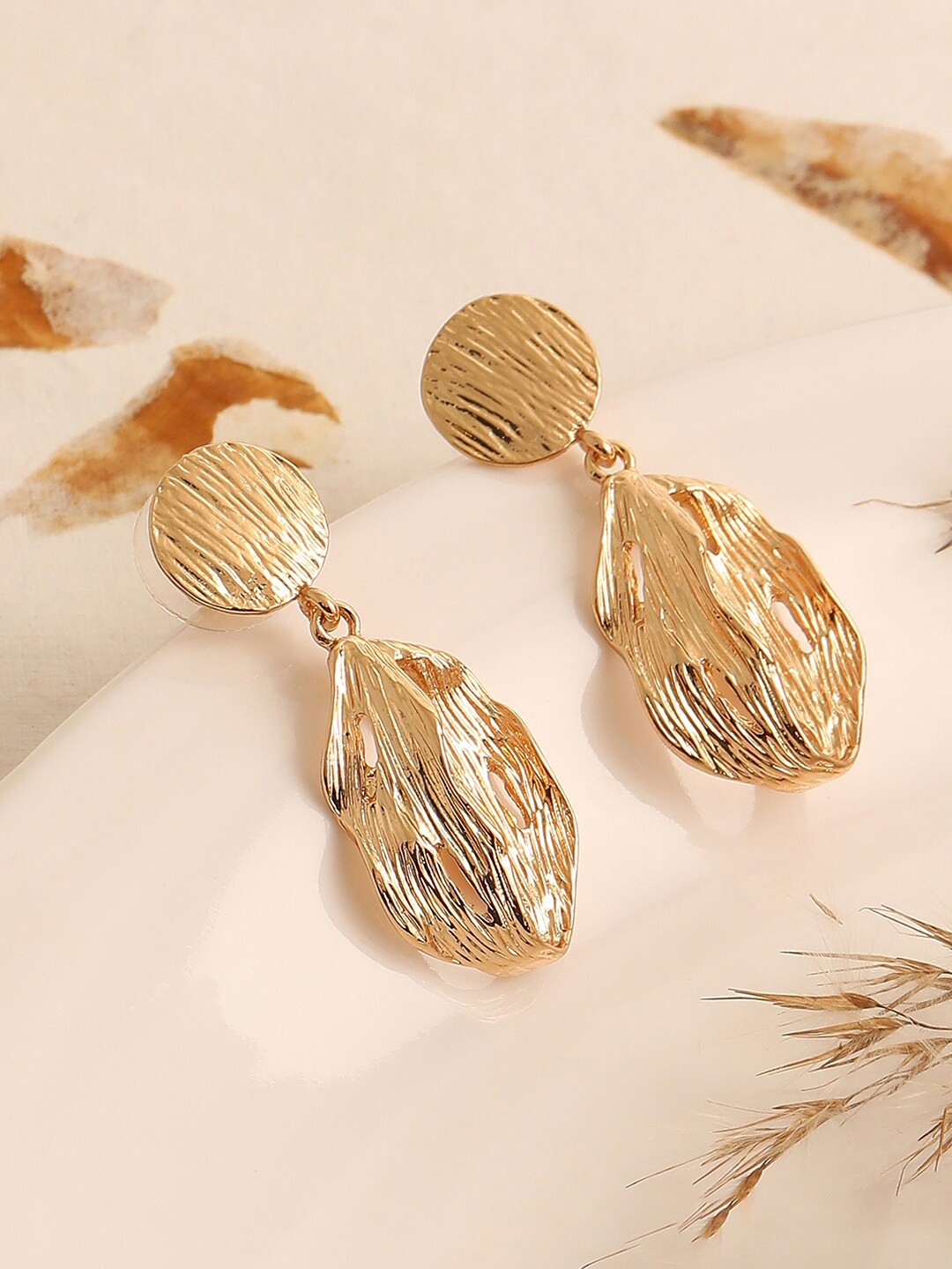 

SOHI Gold-Toned Contemporary Gold Plated Drop Earrings