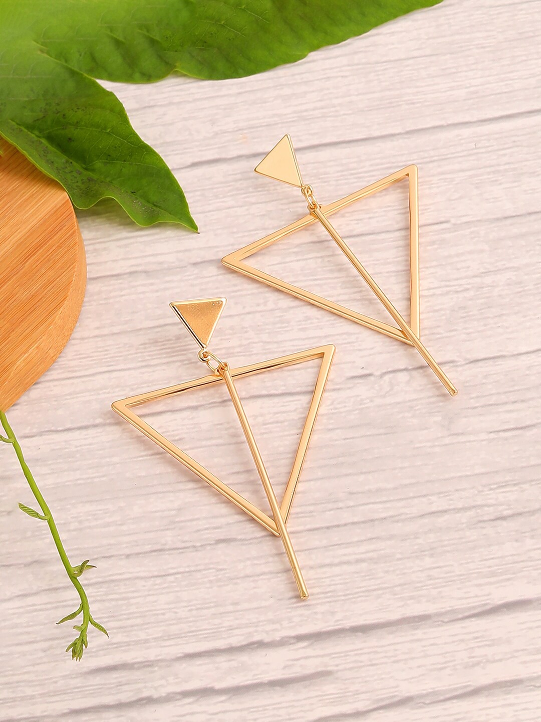 

SOHI Gold-Toned Contemporary Gold Plated Drop Earrings