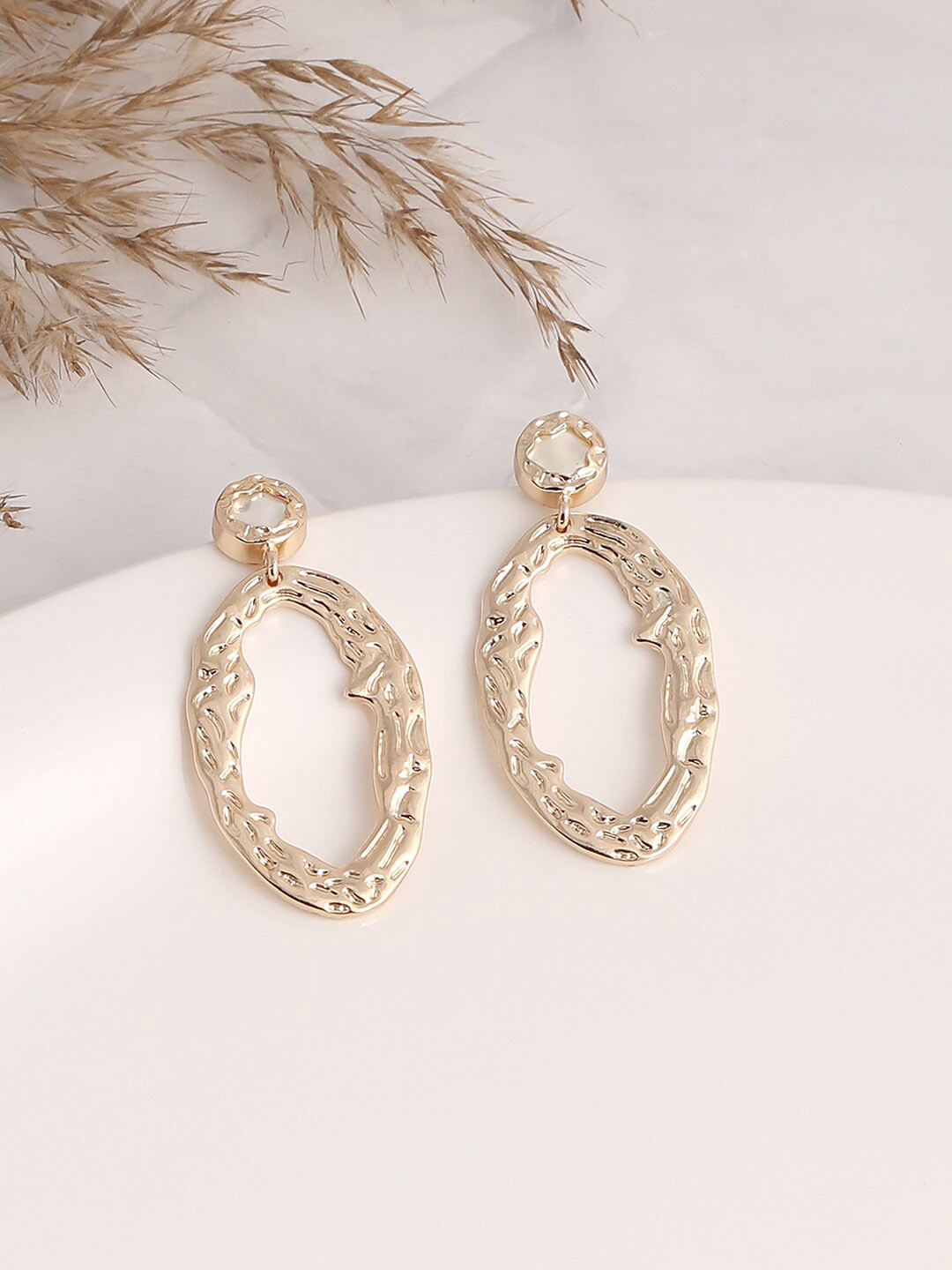 

SOHI Gold-Toned Contemporary Drop Earrings