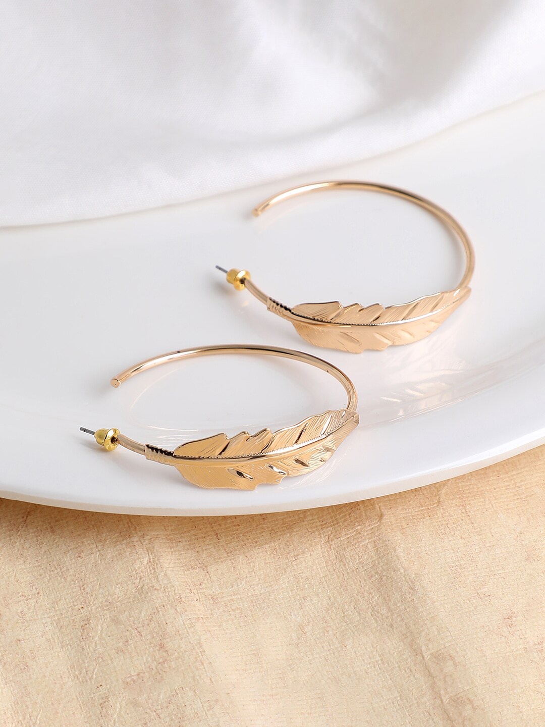 

SOHI Gold-Toned Contemporary Drop Earrings