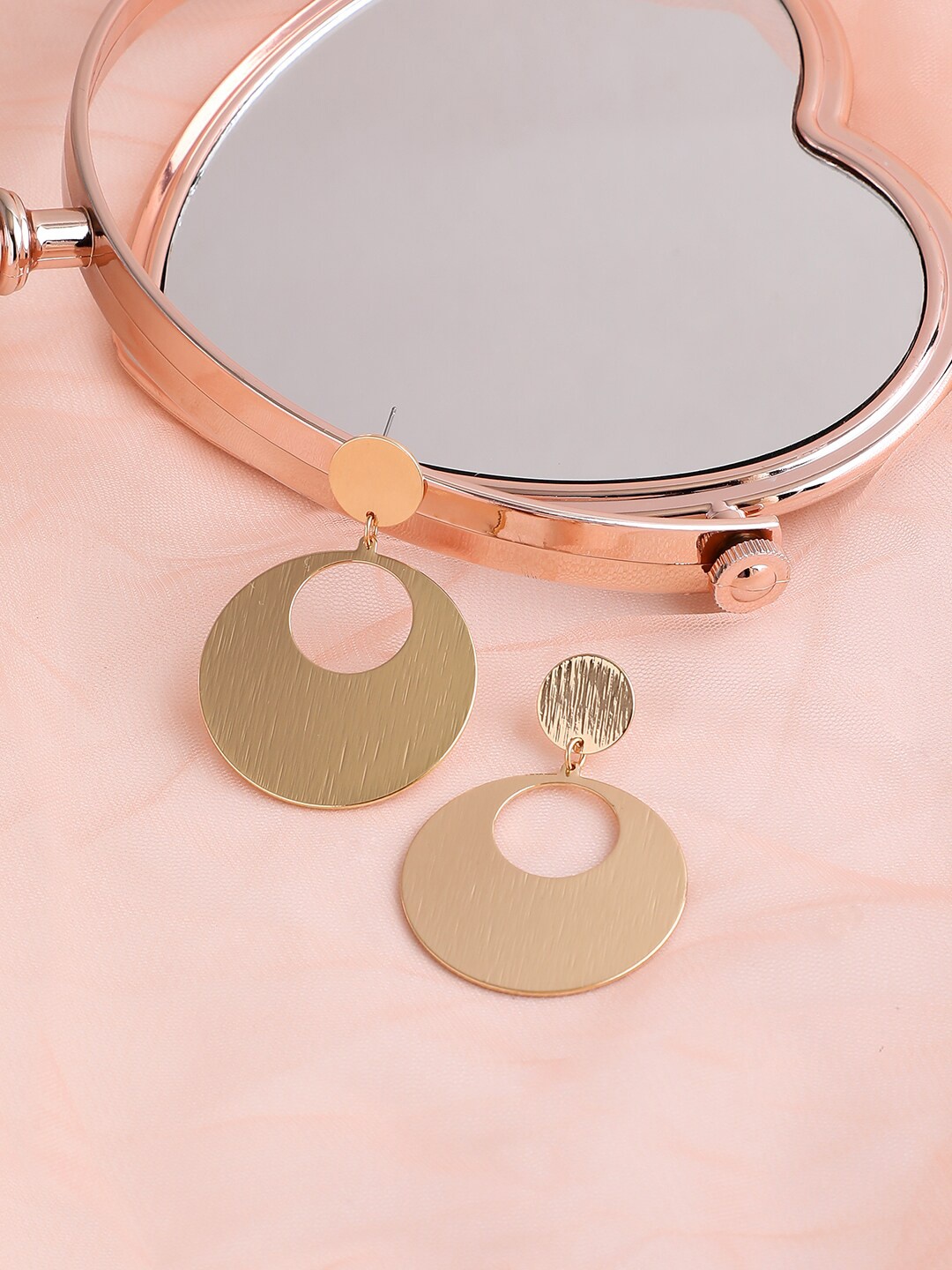 

SOHI Gold-Toned Contemporary Drop Earrings
