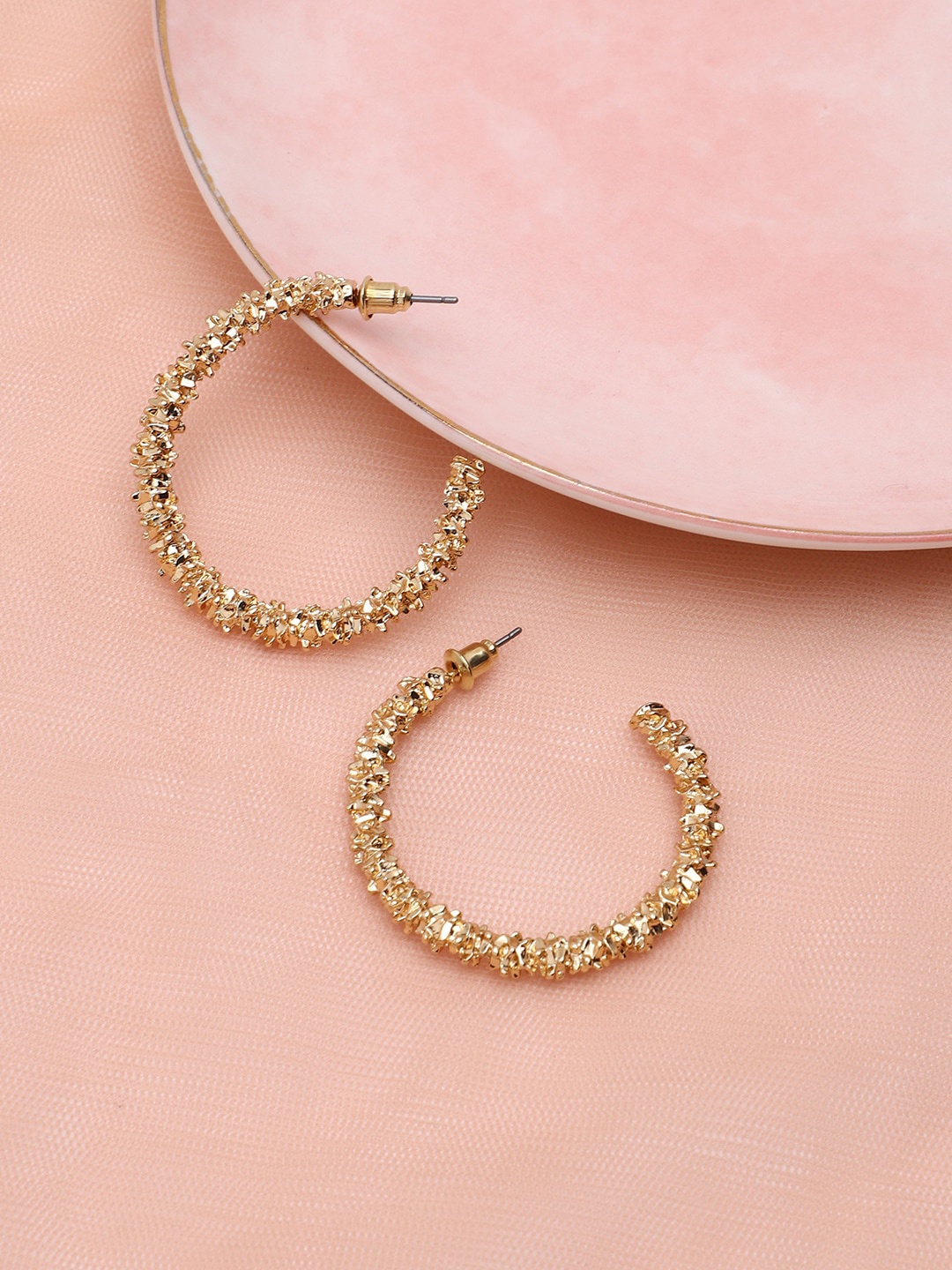 

SOHI Gold-Toned Contemporary Drop Earrings