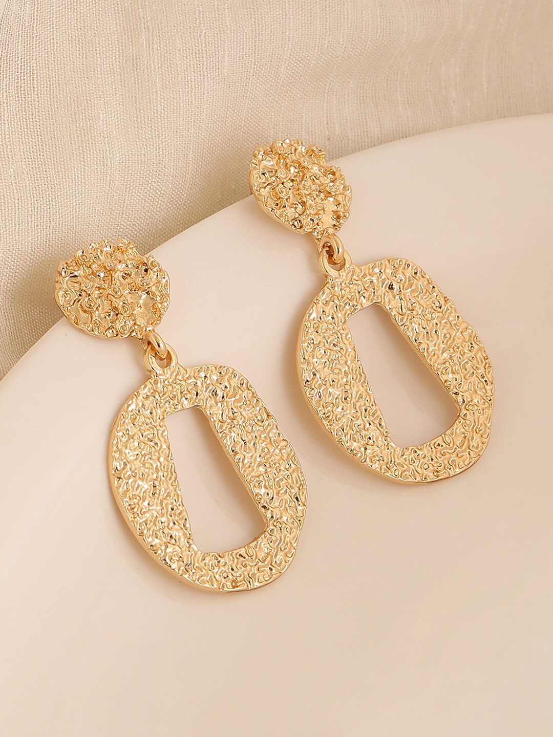 

SOHI Gold-Toned & Gold Plated Contemporary Drop Earrings