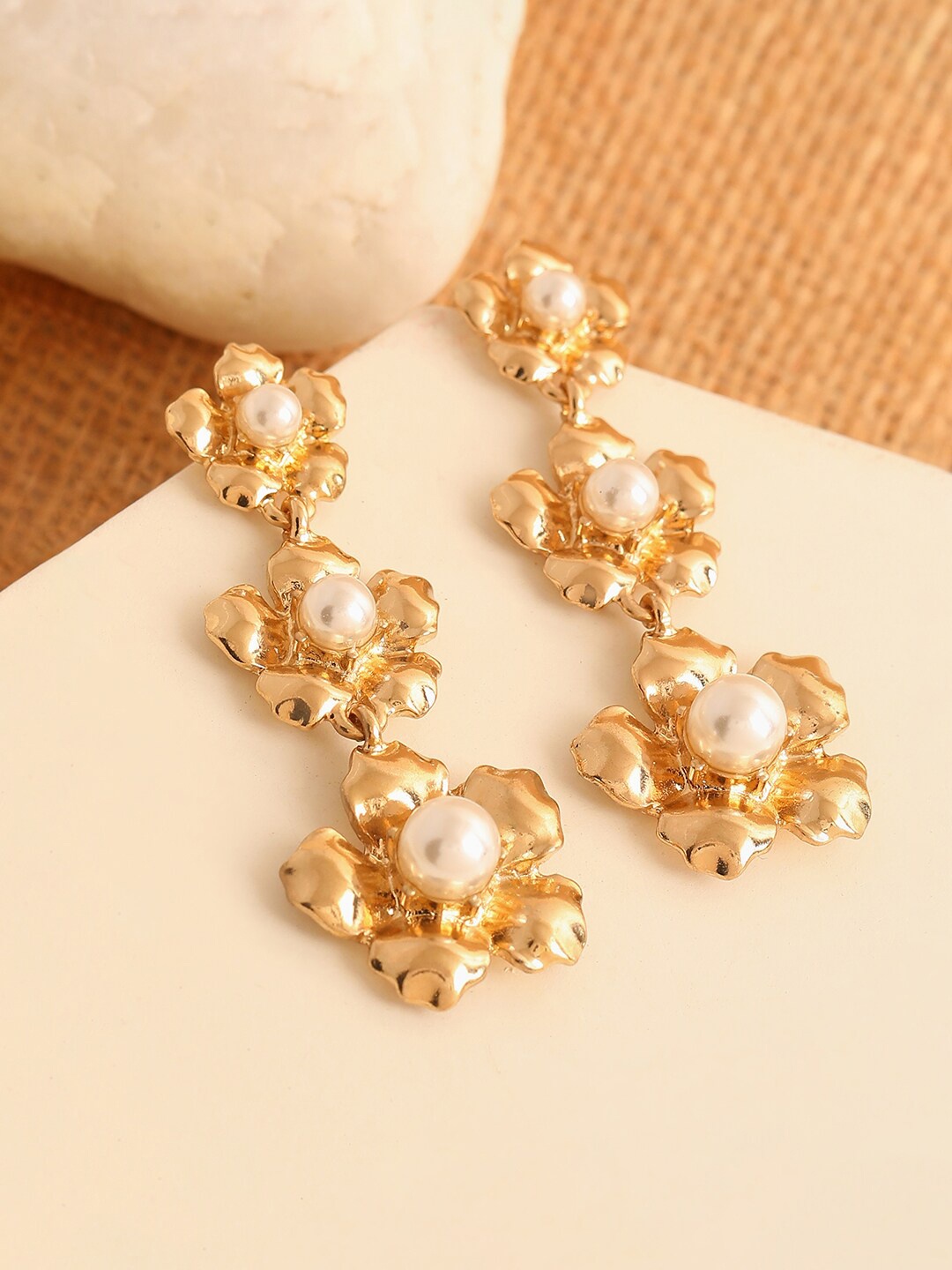 

SOHI Gold-Toned & Gold Plated Contemporary Drop Earrings