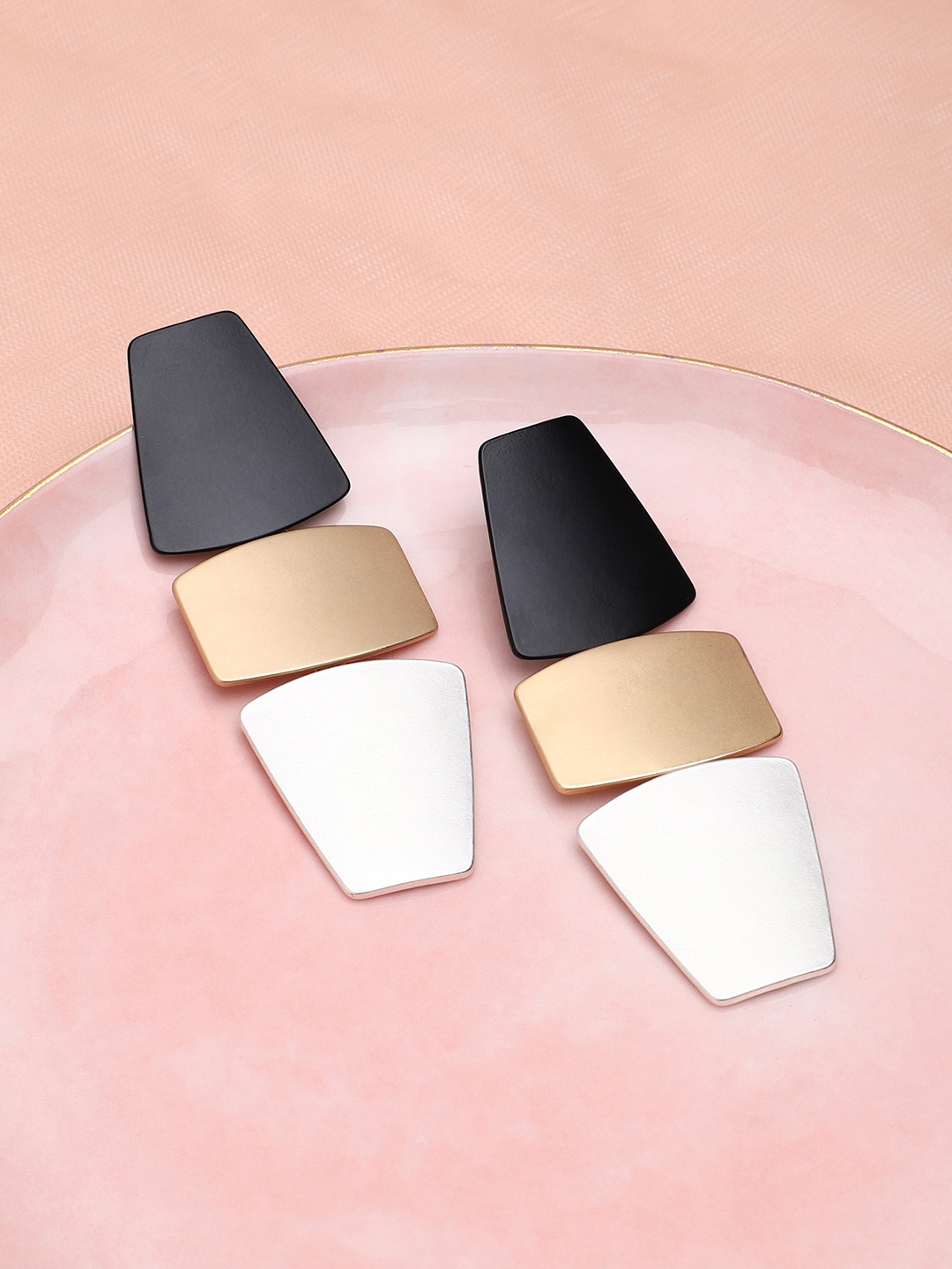 

SOHI Black & Gold-Toned & Gold Plated Contemporary Studs Earrings