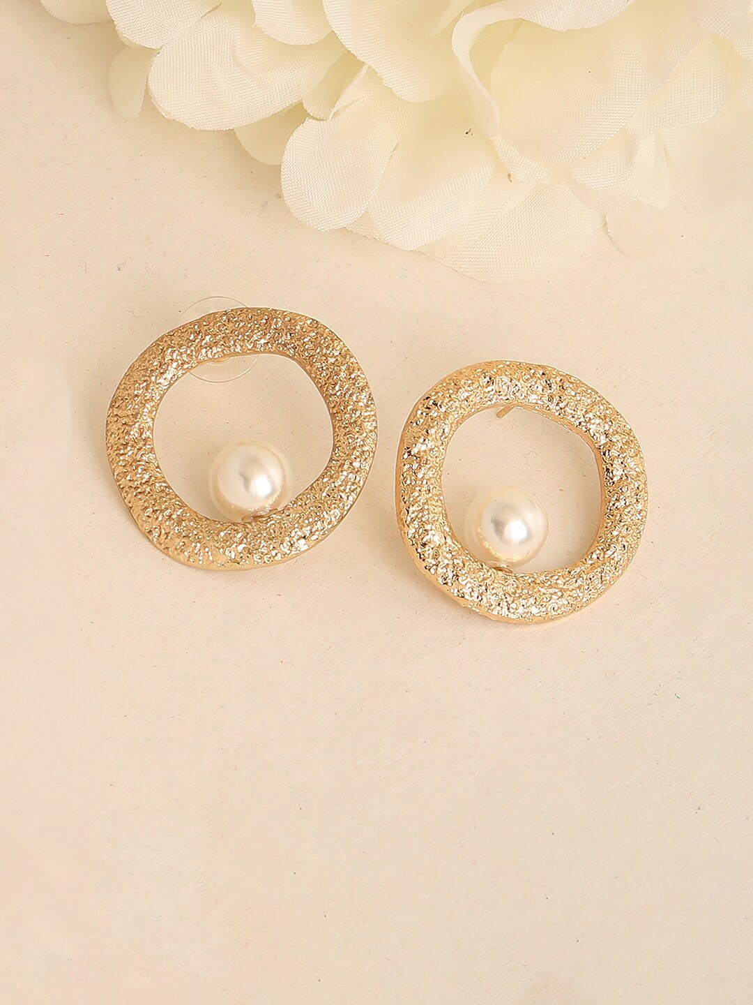

SOHI Gold-Toned & Gold Plated Contemporary Hoop Earrings