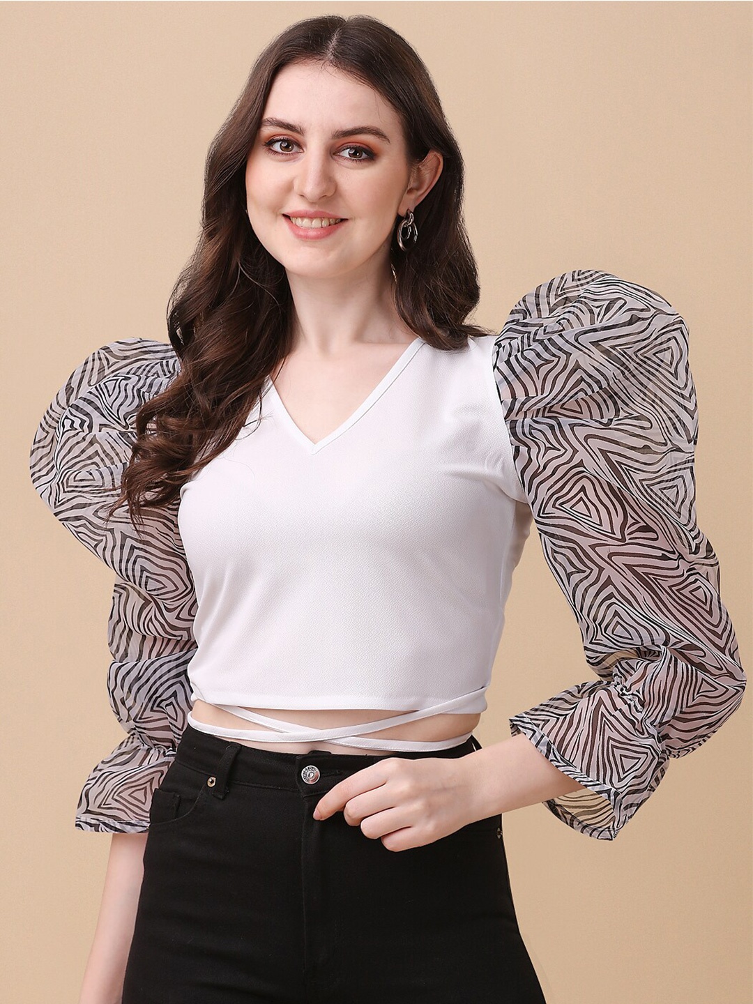 

Paralians Women White & Black Geometric Print Crepe Crop Top