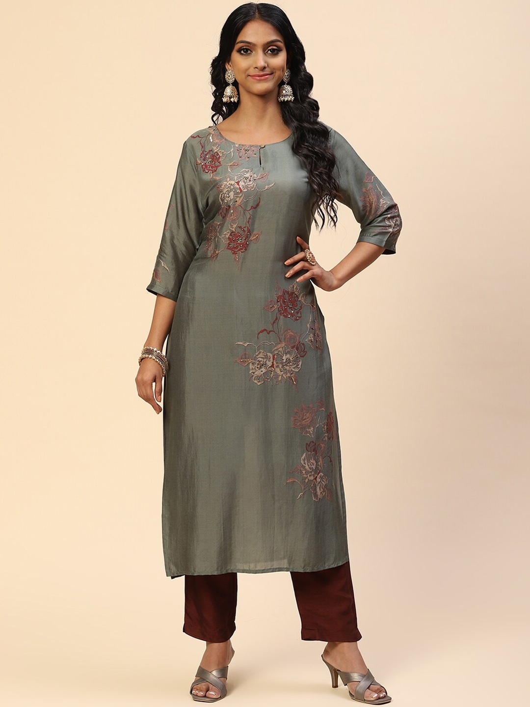 

Meena Bazaar Women Grey Floral Printed Kurta with Trousers