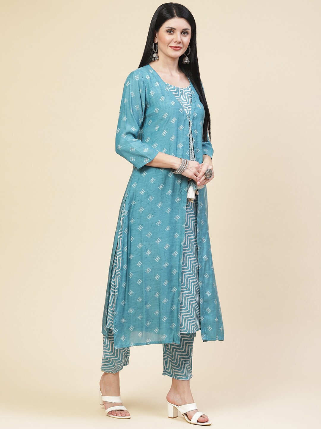 

Meena Bazaar Women Teal Printed Kurta with Trousers