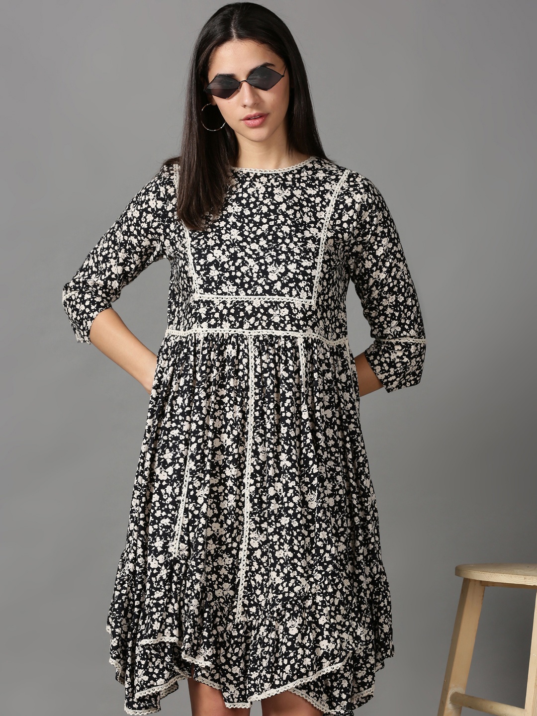 

SHOWOFF Women Black & Cream-Coloured Cotton Floral Dress