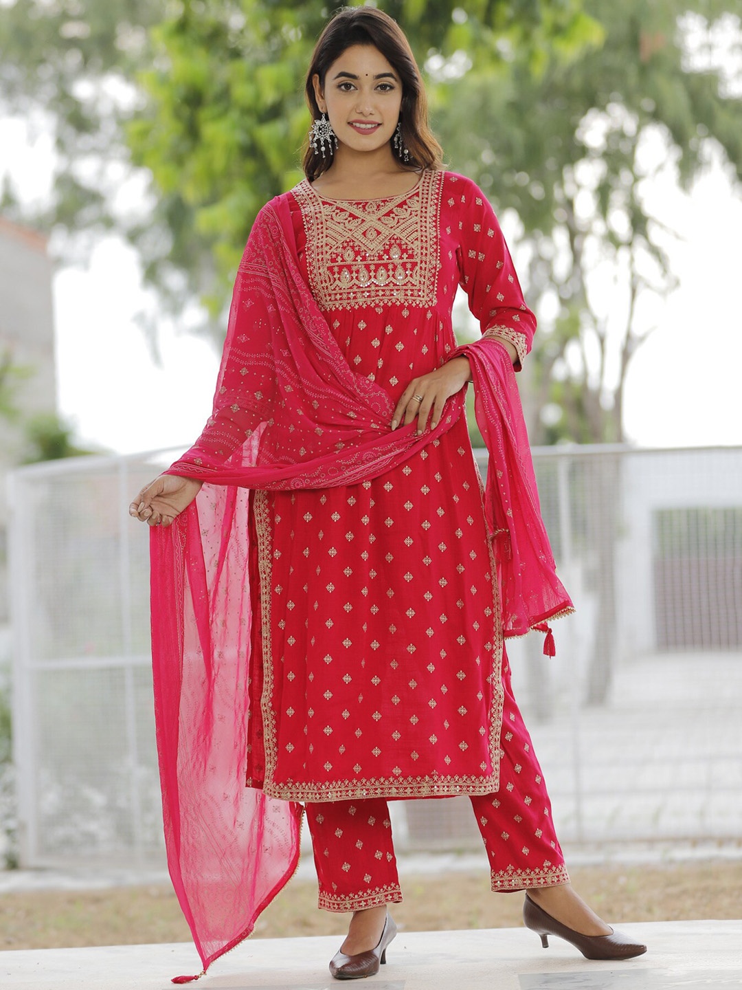 

Juniper Women Fuchsia Ethnic Motifs Printed Thread Work Kurta with Trousers & With Dupatta