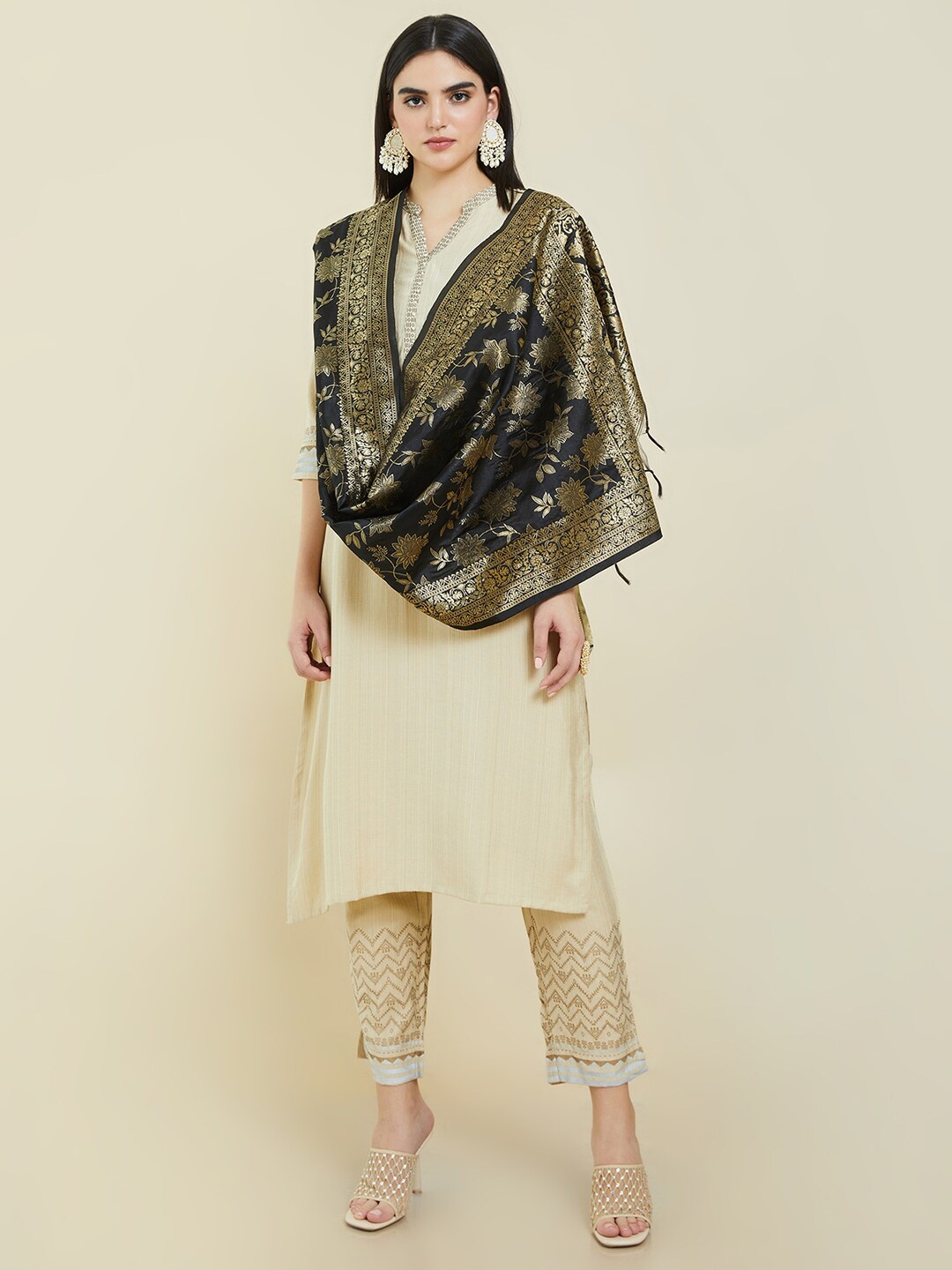 

Soch Women Black & Gold-Toned Ethnic Motifs Woven Design Dupatta