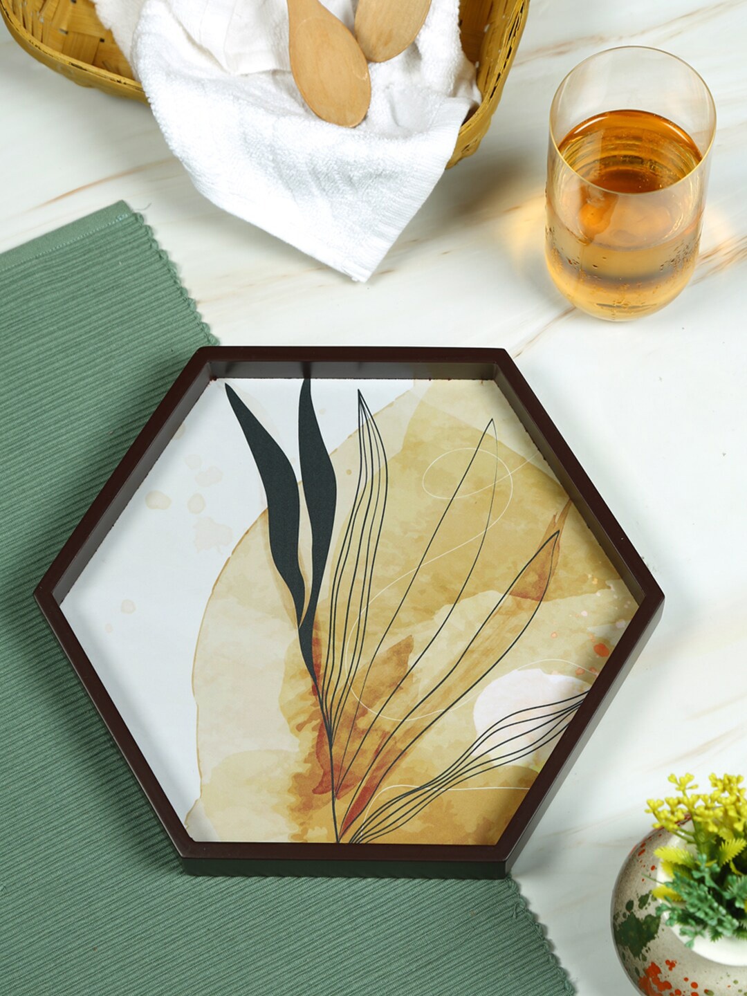 

Reinvention Factory Brown & White Printed Wood Hexagon Serving Tray