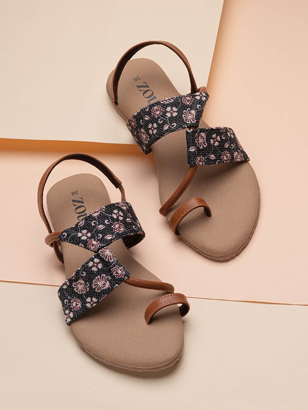 

ZOUK Women Black Printed One Toe Flats