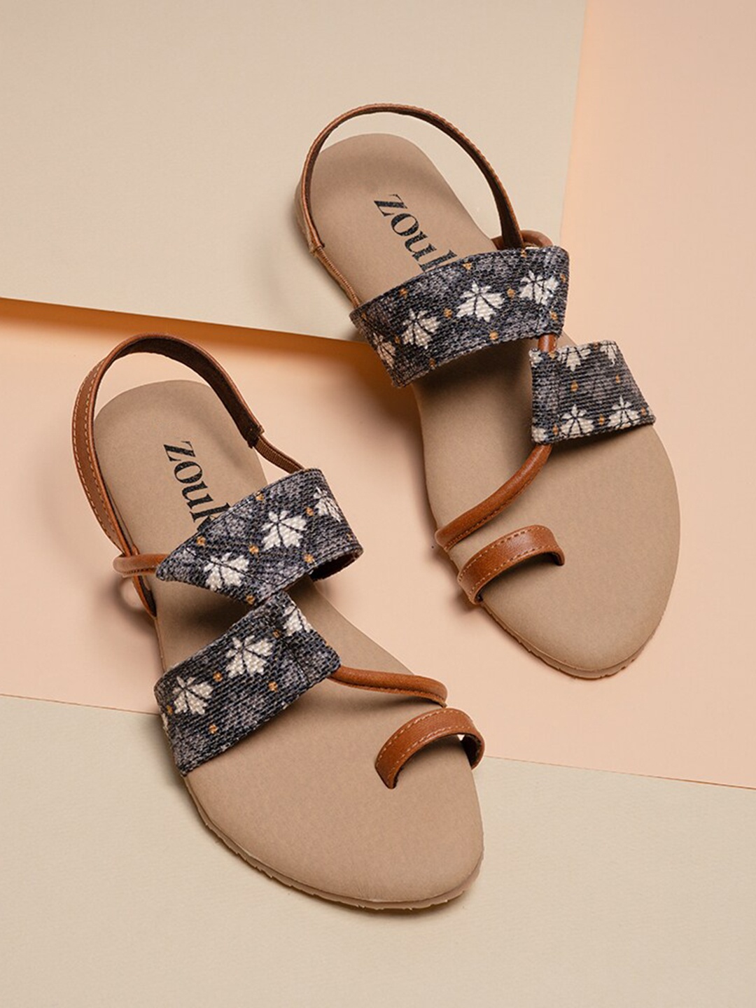 

ZOUK Women Black Printed One Toe Flats