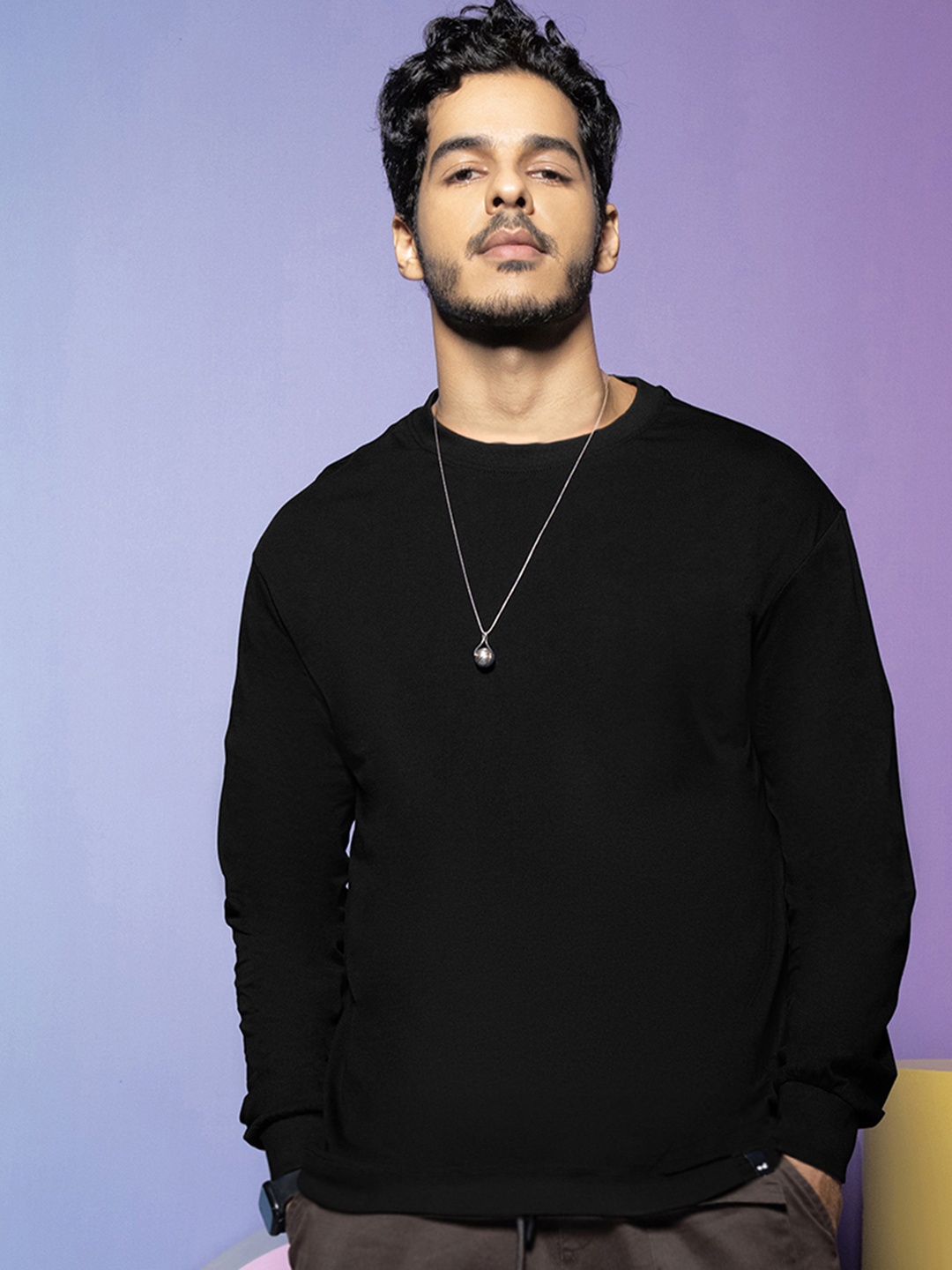 

Bewakoof Men Black Solid Round Neck Oversized Cotton T-shirt