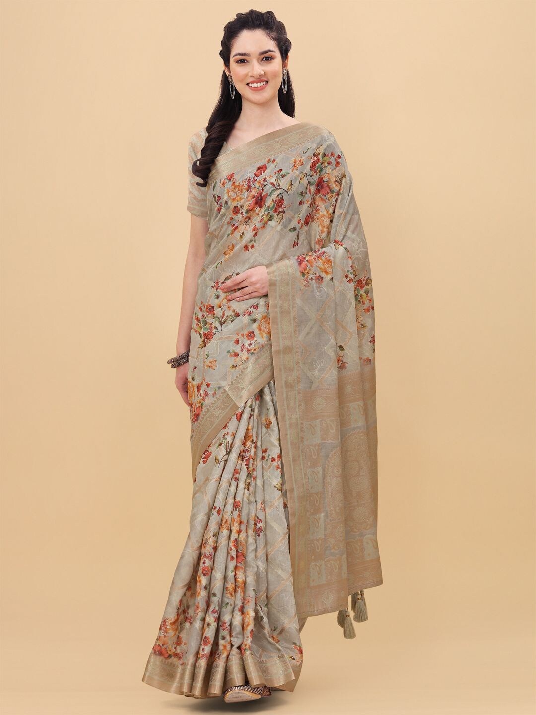 

Mitera Beige & Gold-Toned Floral Banarasi Saree