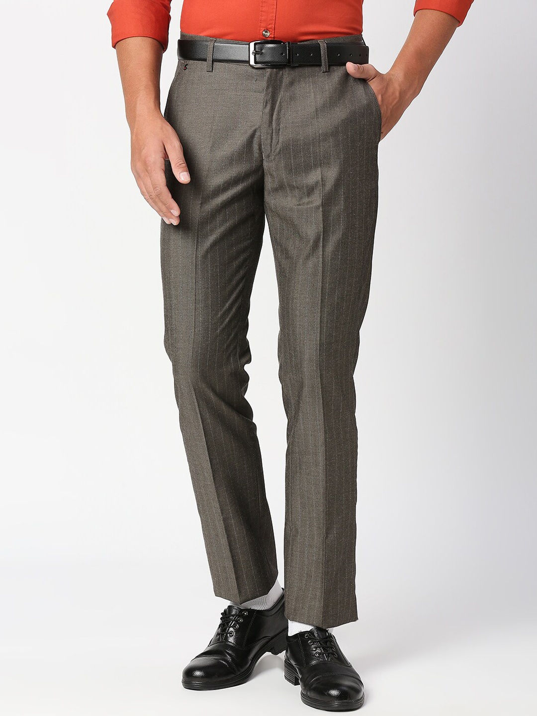 

Solemio Men Brown Solid Classic Slim Fit Easy Wash Trousers
