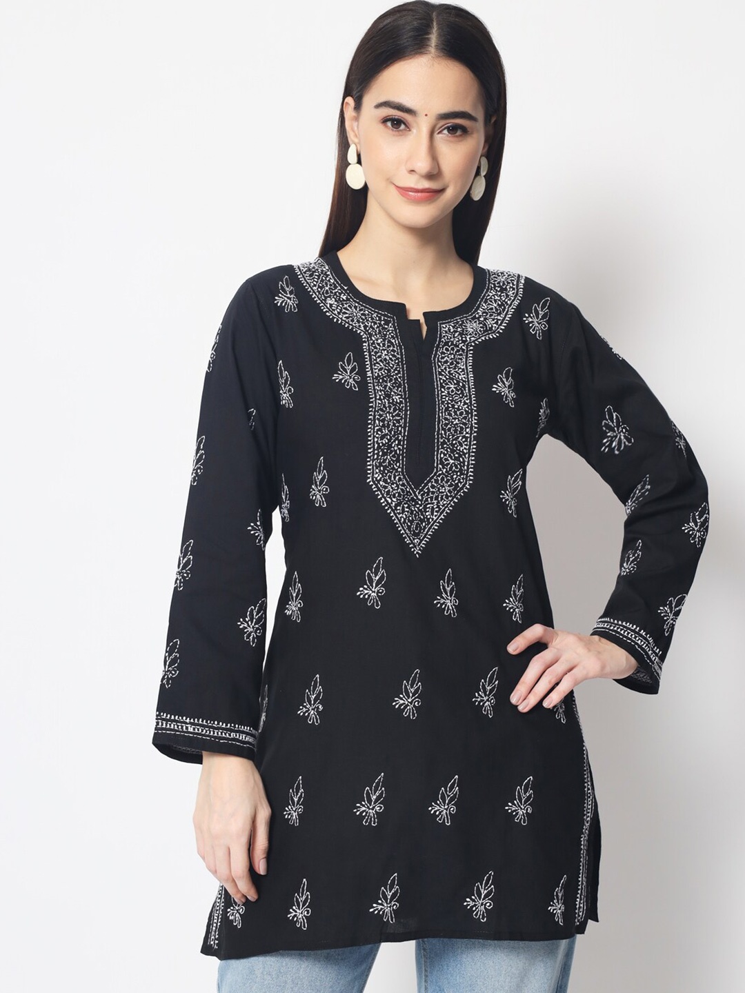 

PARAMOUNT CHIKAN Black Ethnic Motifs Embroidered Chikankari Pure Cotton Kurti