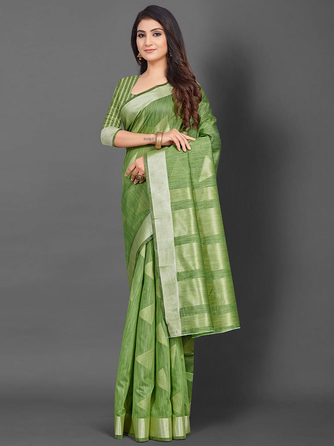 

ODETTE Green & Silver-Toned Woven Design Zari Linen Blend Banarasi Saree