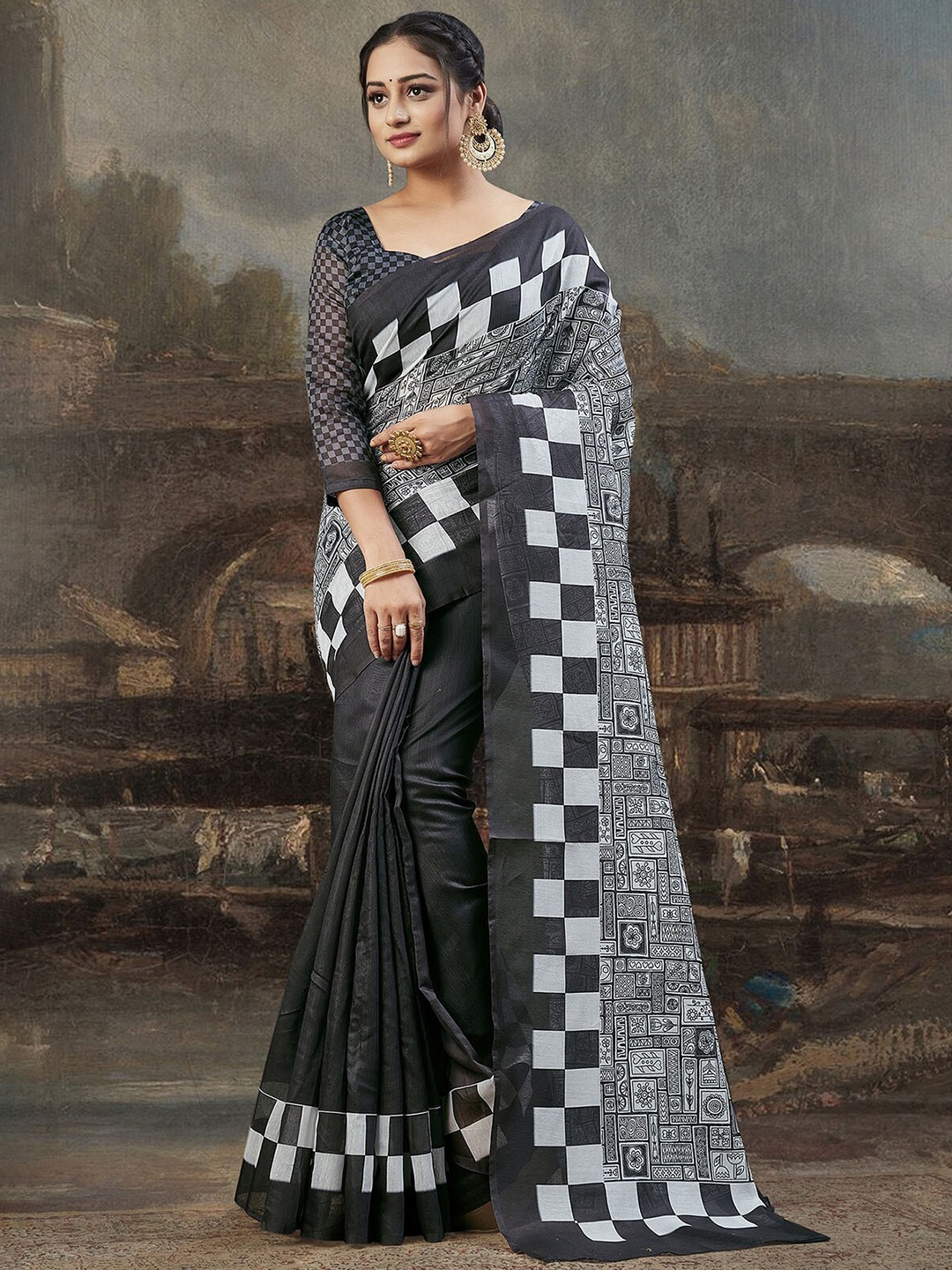 

ODETTE Black & White Checked Block Print Saree
