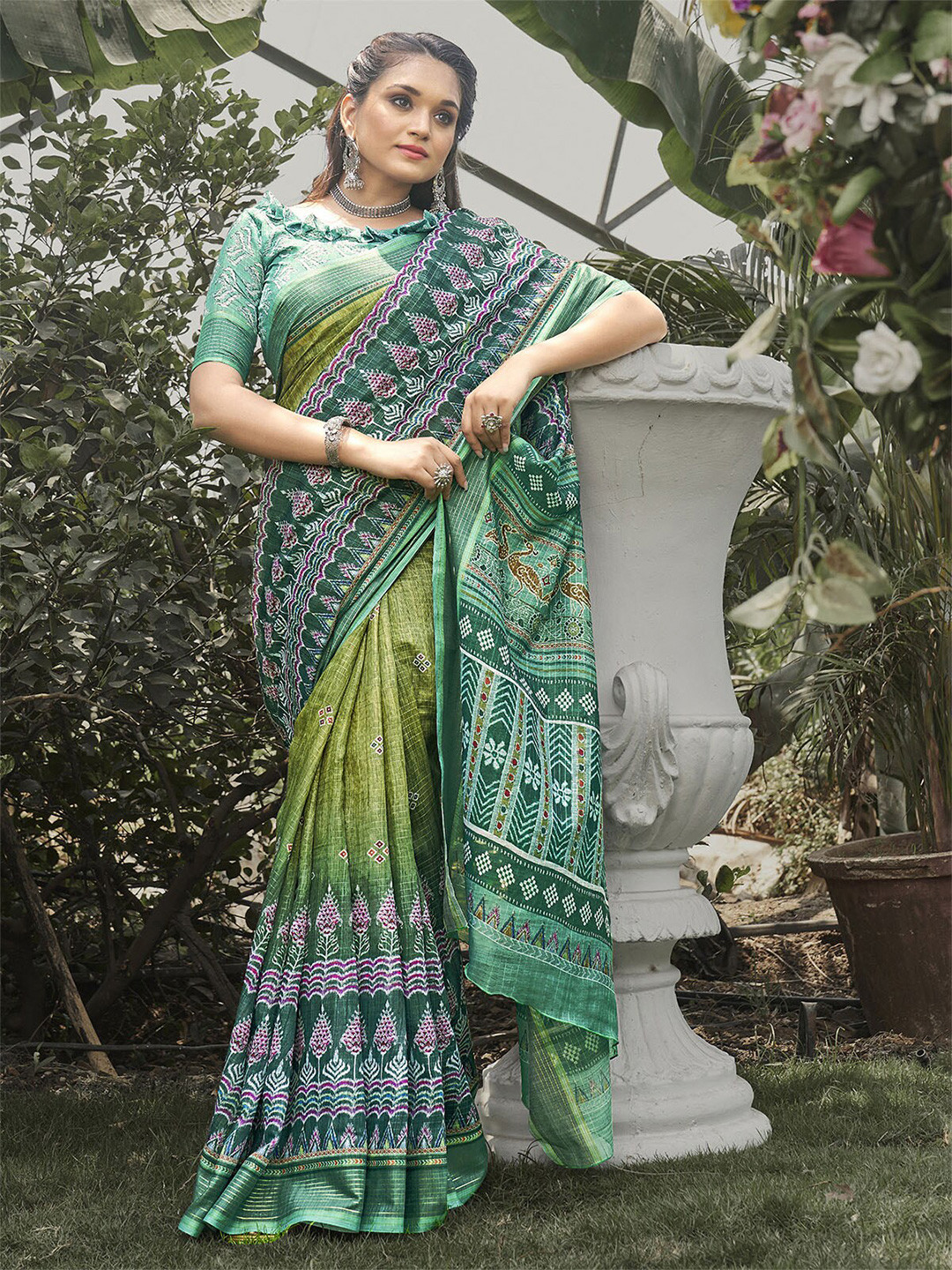 

ODETTE Green & Off White Ethnic Motifs Saree
