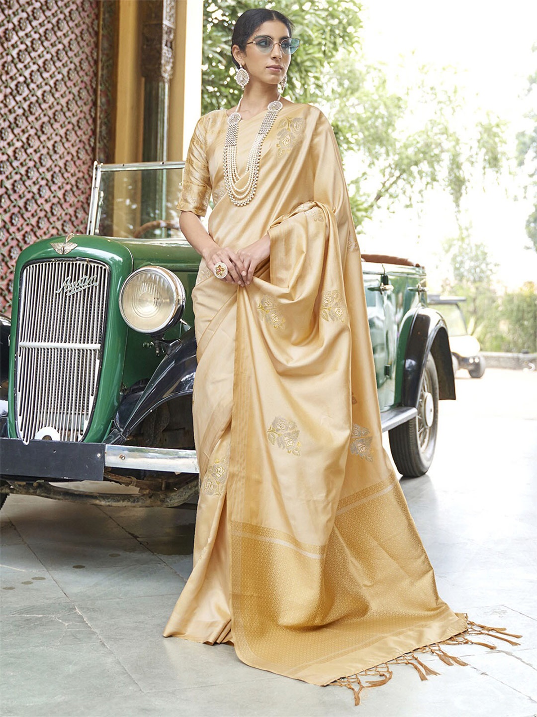 

ODETTE Cream-Coloured & Grey Woven Design Zari Silk Blend Banarasi Saree