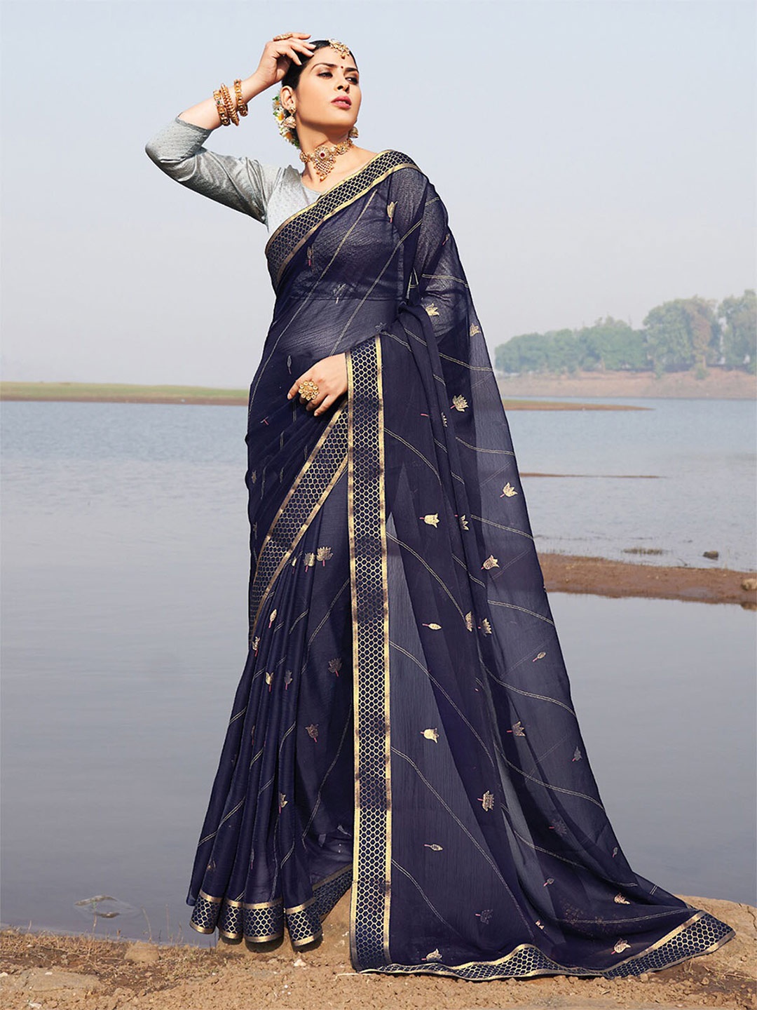 

ODETTE Navy Blue & Gold-Toned Striped Saree