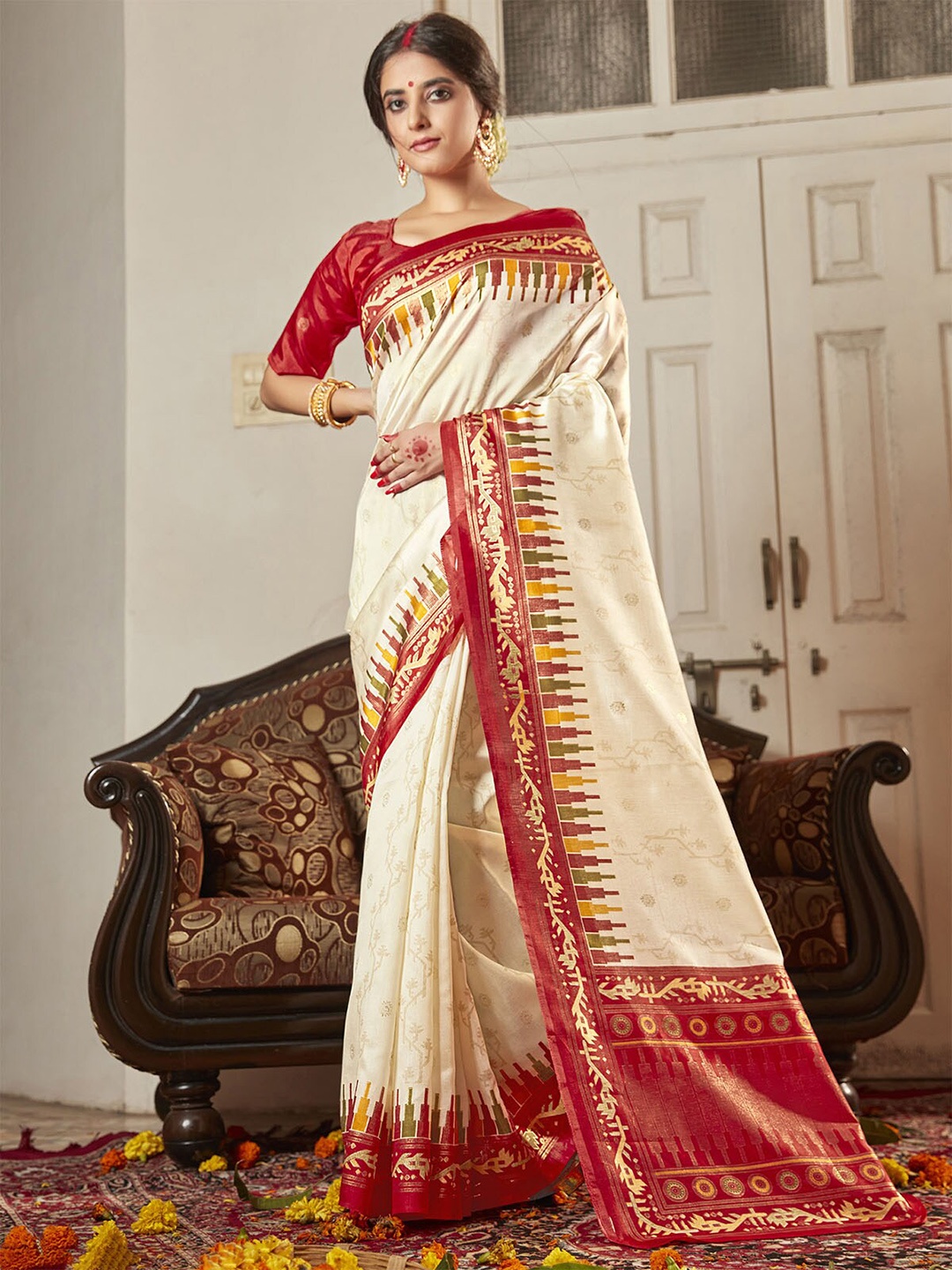 

ODETTE Off White & Red Ethnic Motifs Silk Blend Banarasi Saree