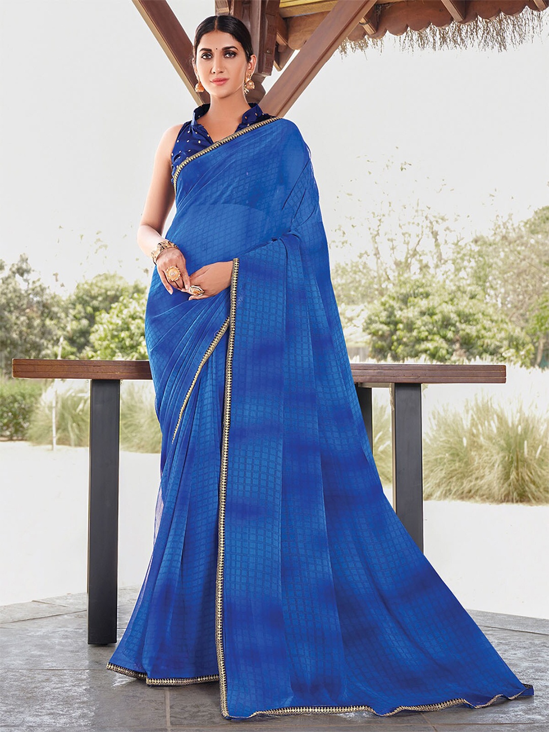 

ODETTE Blue & Gold-Toned Checked Saree
