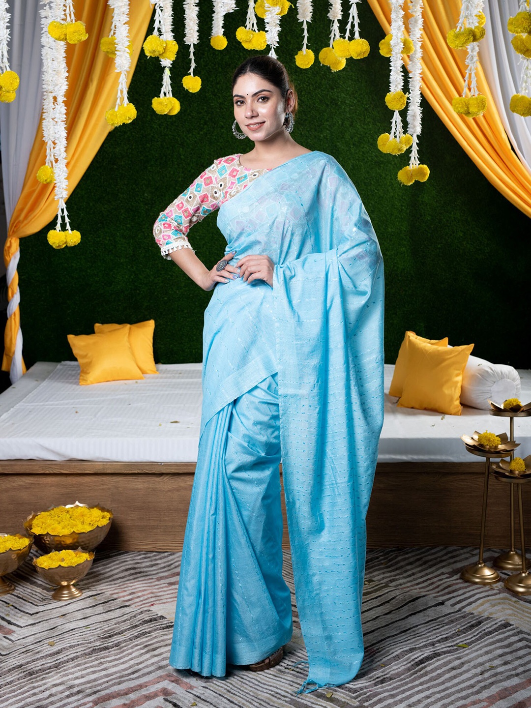 

BEATITUDE Blue & Silver-Toned Woven Design Zari Silk Saree