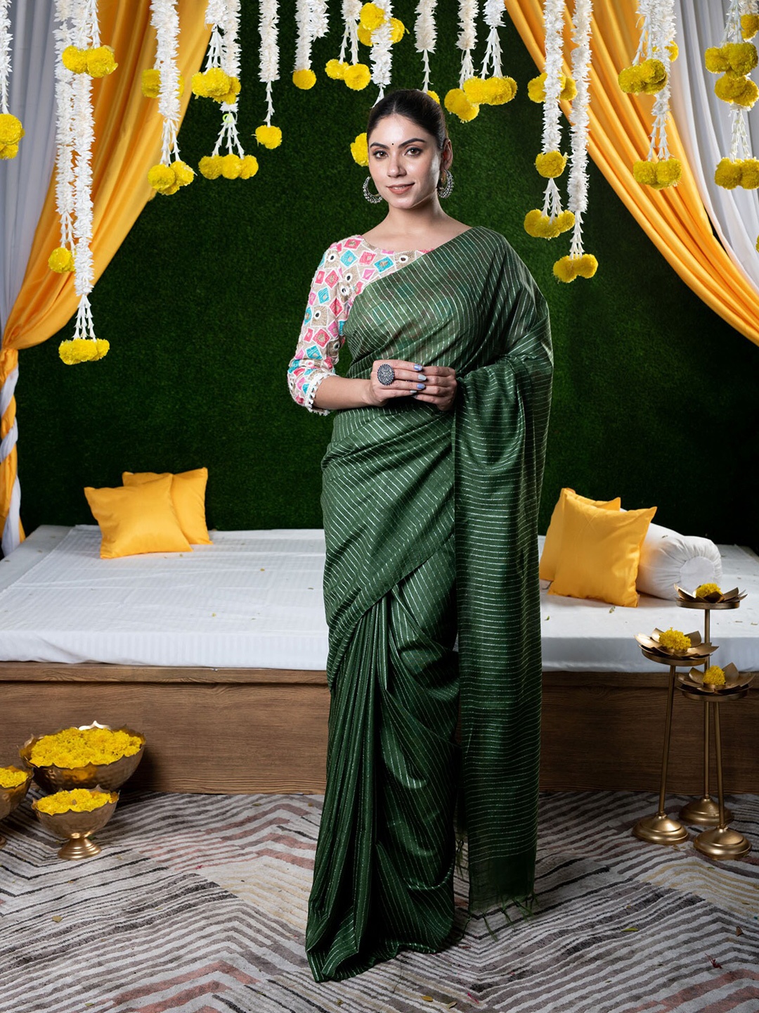 

BEATITUDE Green & Silver-Toned Woven Design Zari Silk Blend Saree